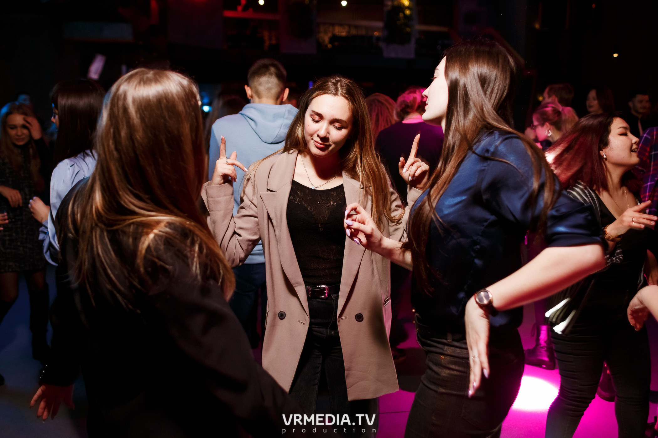 Выходные в баре «DOSKI»