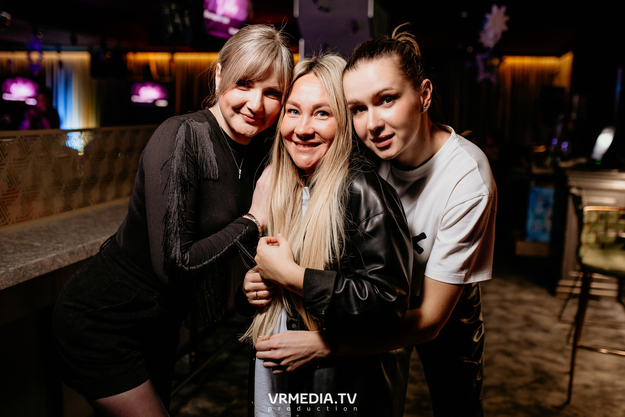 Международный женский день в караоке-баре «Volna»