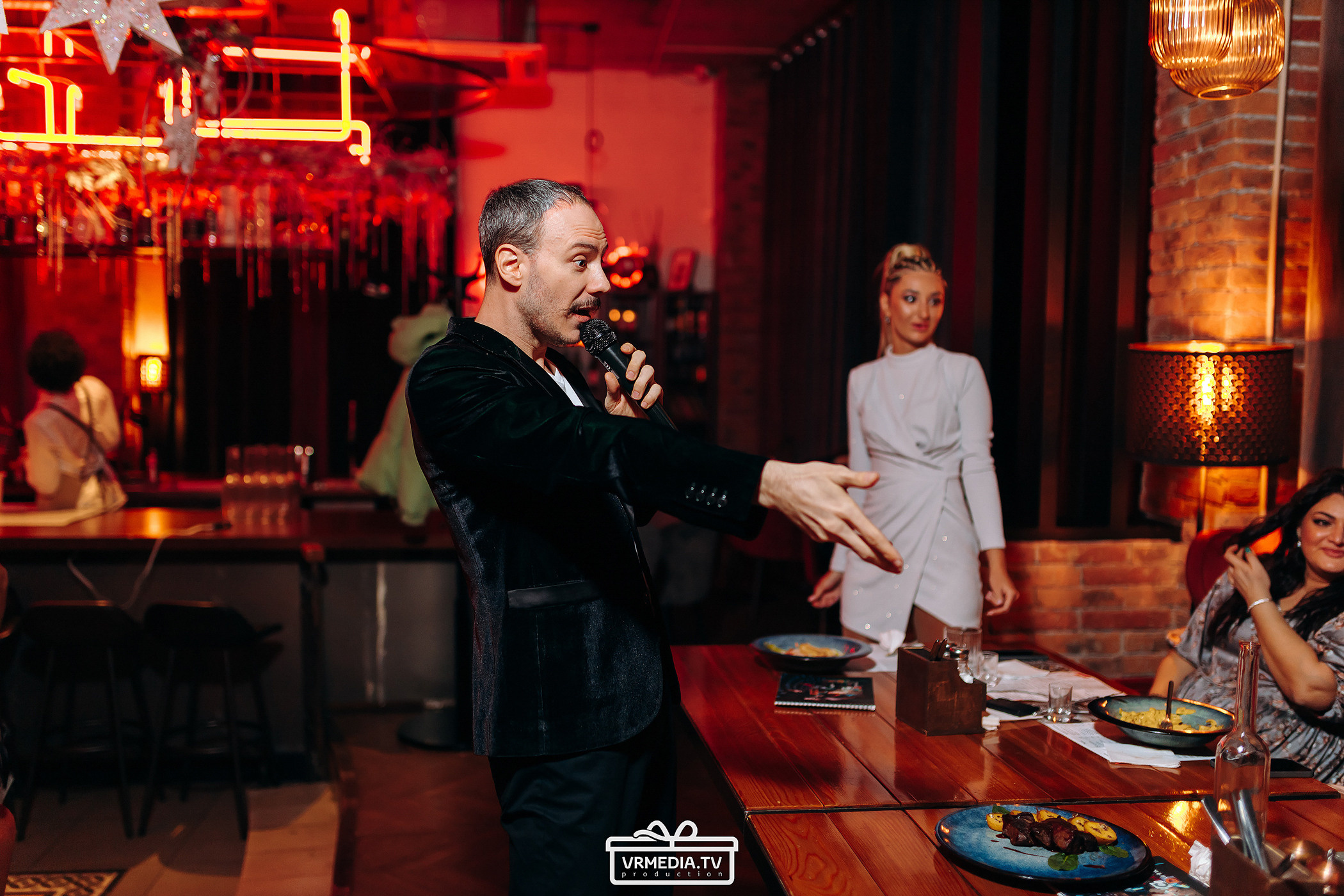 Новогодний вечер в баре «Milton»