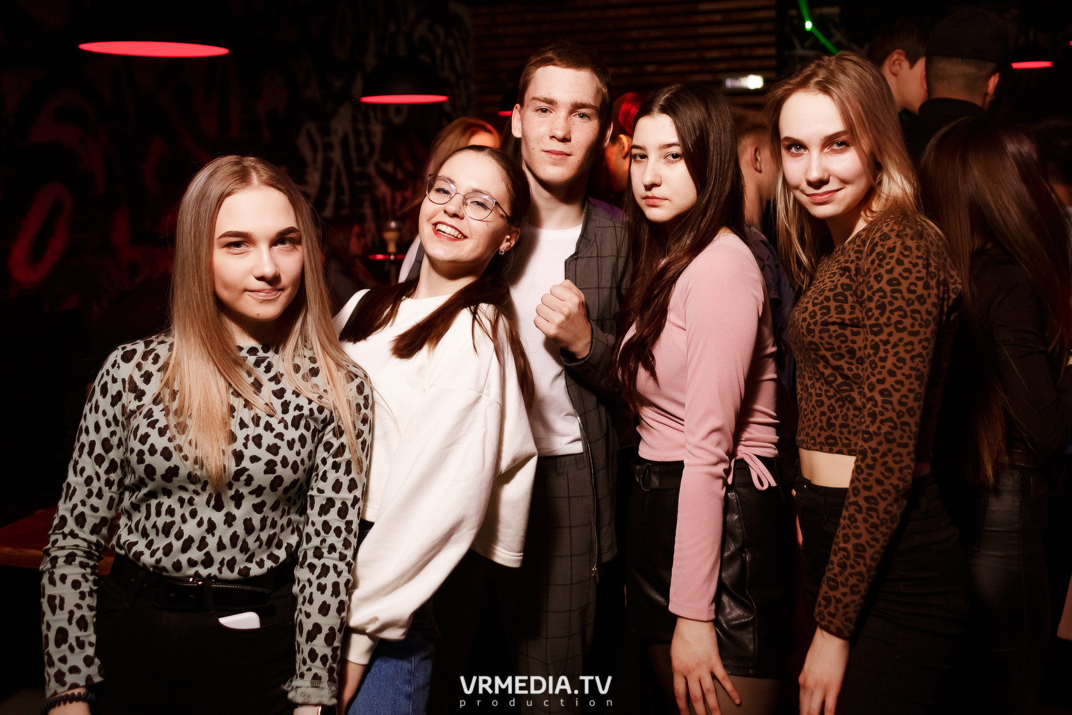 Выходные в баре «Глотай»