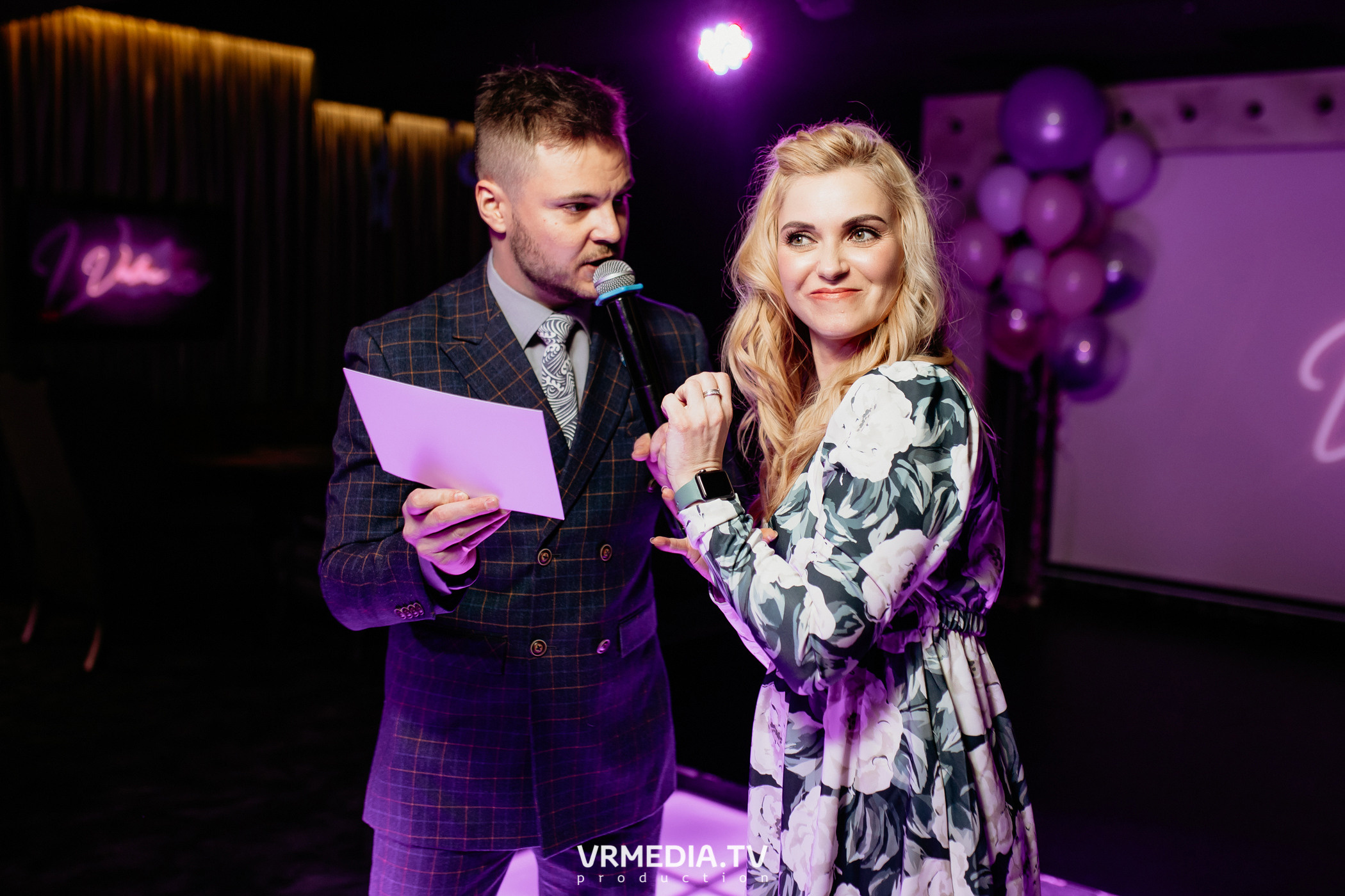 Международный женский день в караоке-баре «Volna»