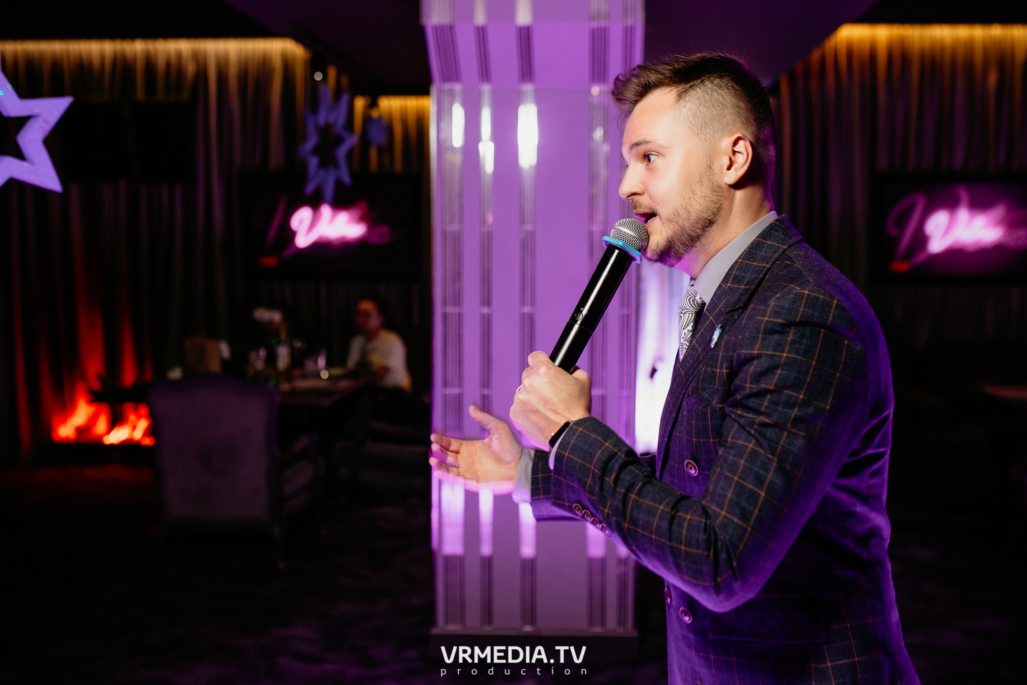 Международный женский день в караоке-баре «Volna»