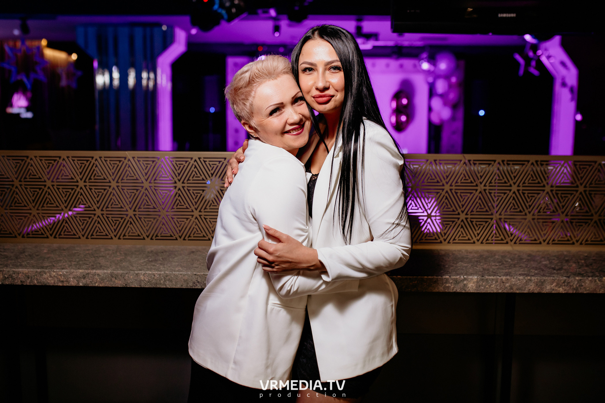 Международный женский день в караоке-баре «Volna»