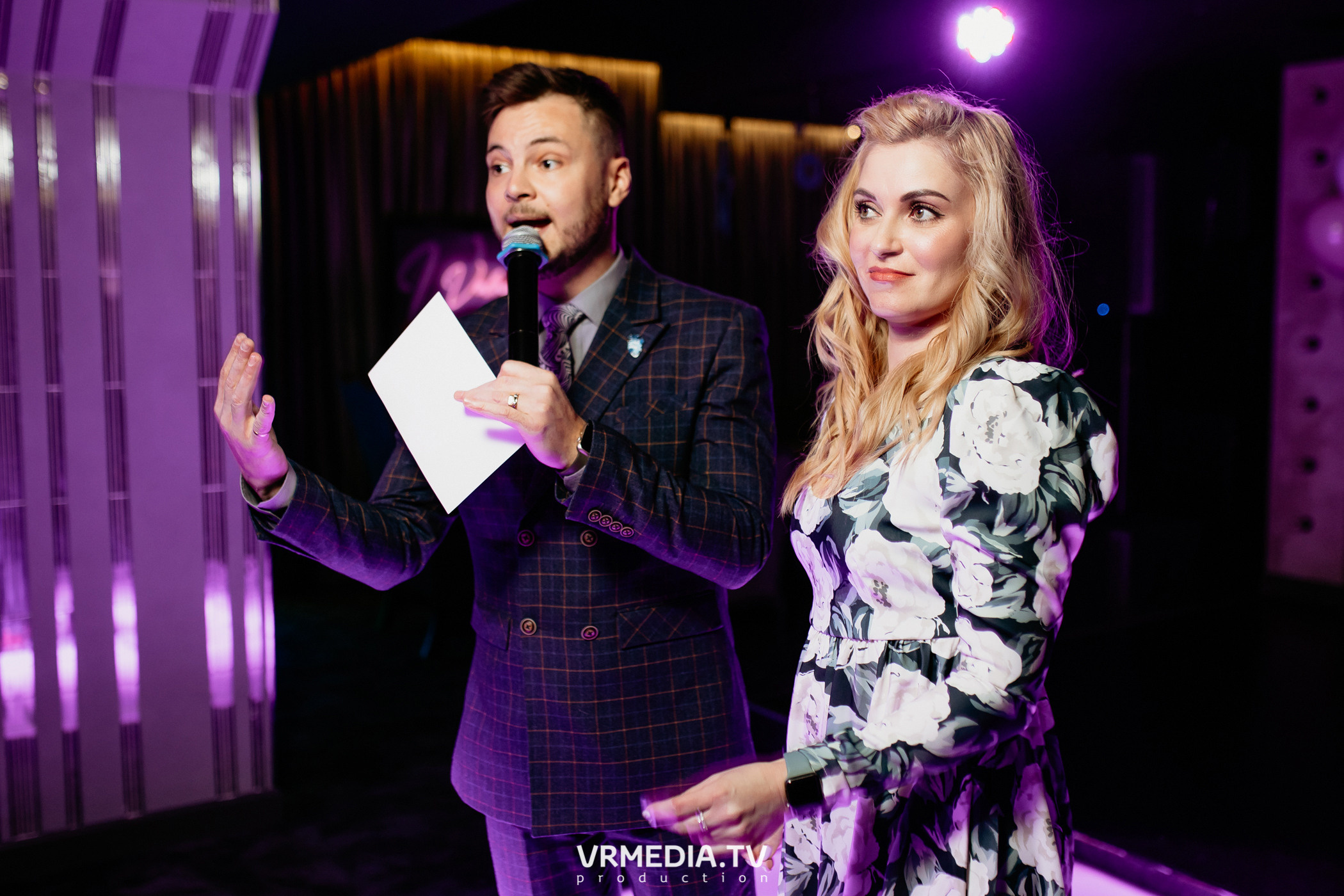 Международный женский день в караоке-баре «Volna»