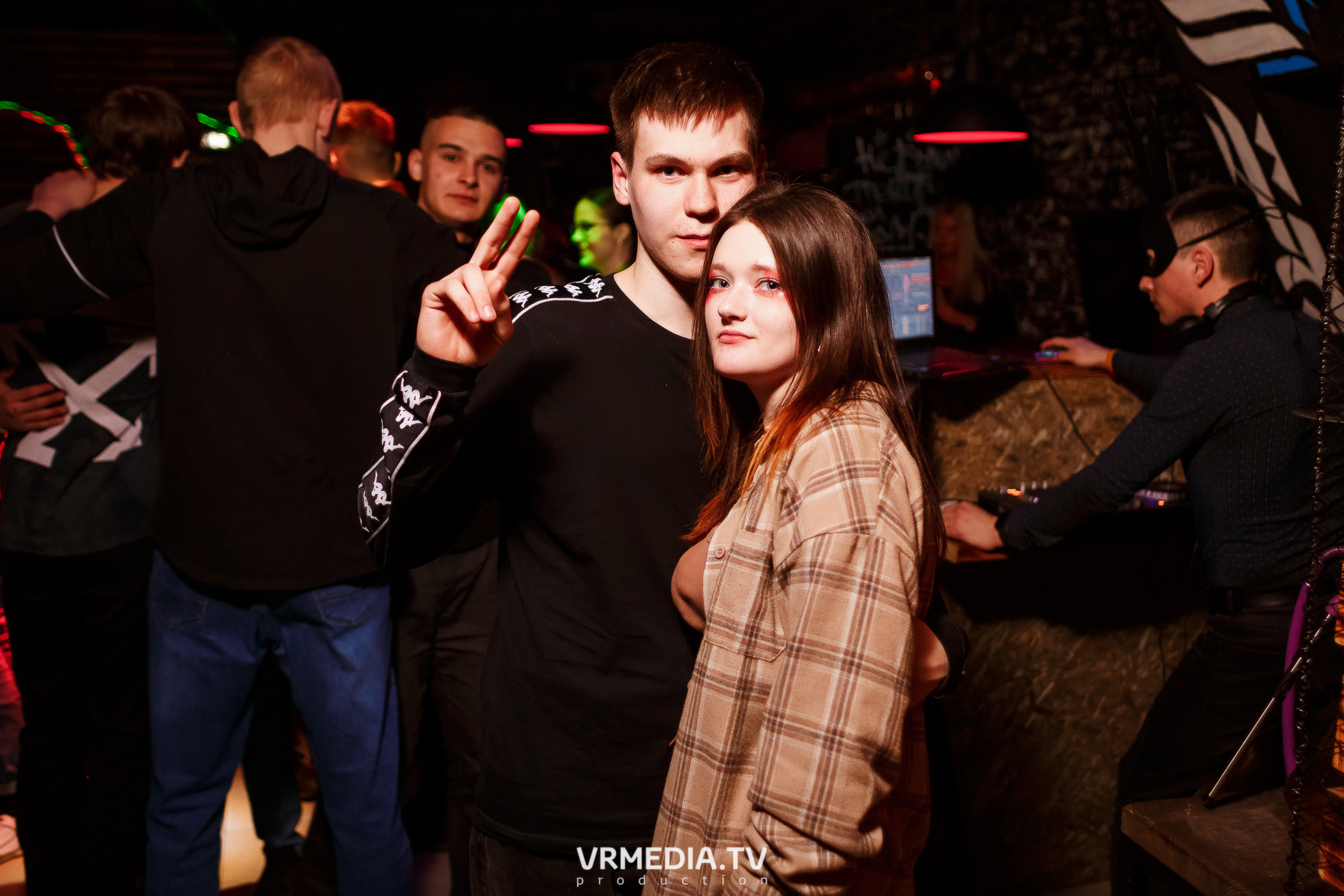 Выходные в баре «Глотай»