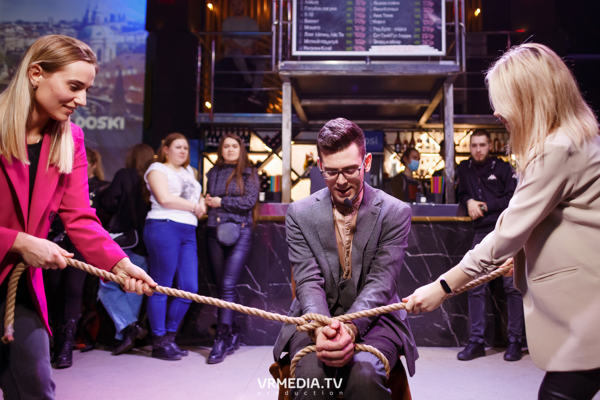 Выходные в баре «DOSKI»