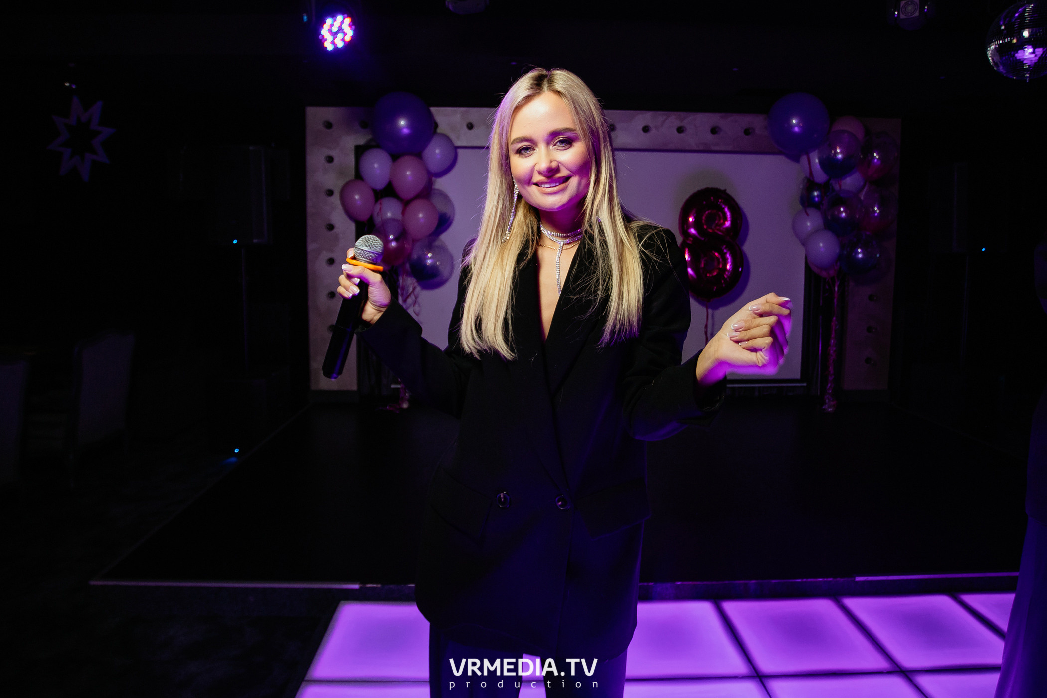 Международный женский день в караоке-баре «Volna»