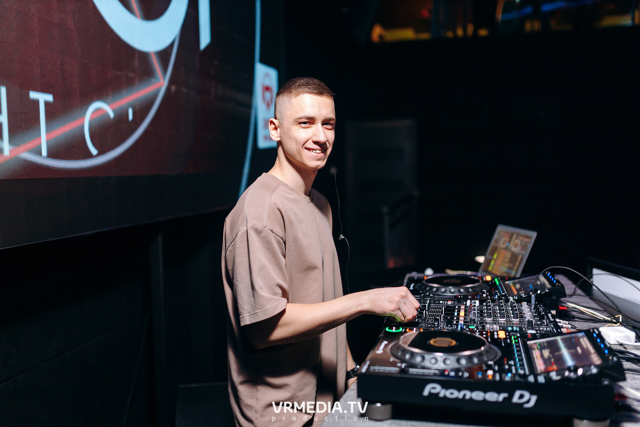 Live Broadcast в ночном клубе «ЭФИР»