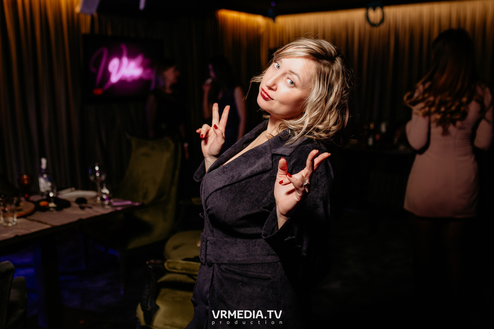 Международный женский день в караоке-баре «Volna»