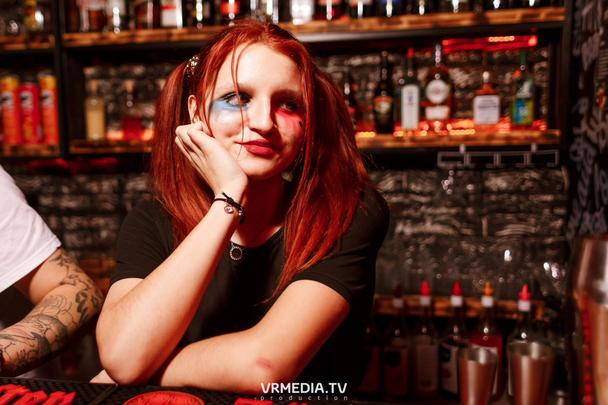 Выходные в баре «Глотай»