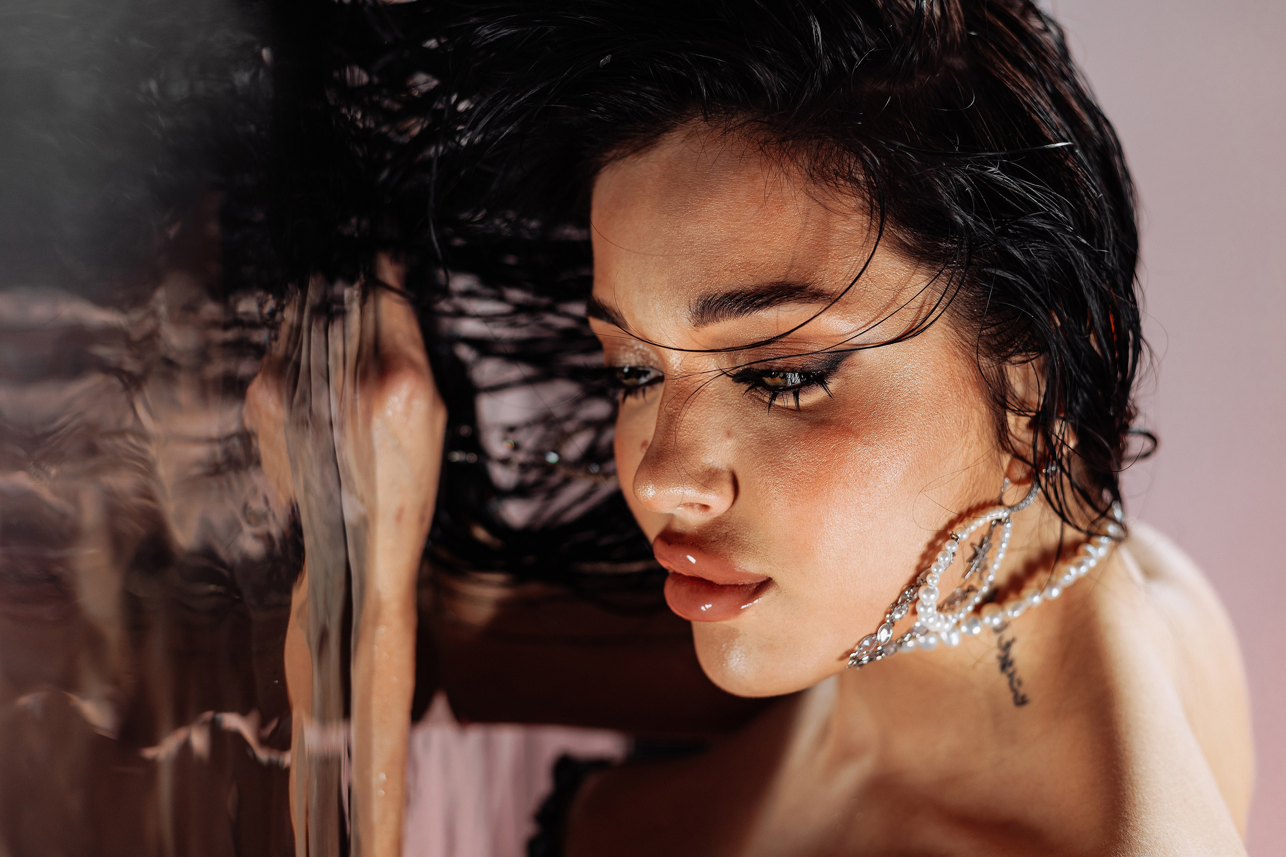 фотосессия в бассейне в фотостудии, сборный бассейн в фотостудии, студийный свет, творческая фотосессия, женский портрет