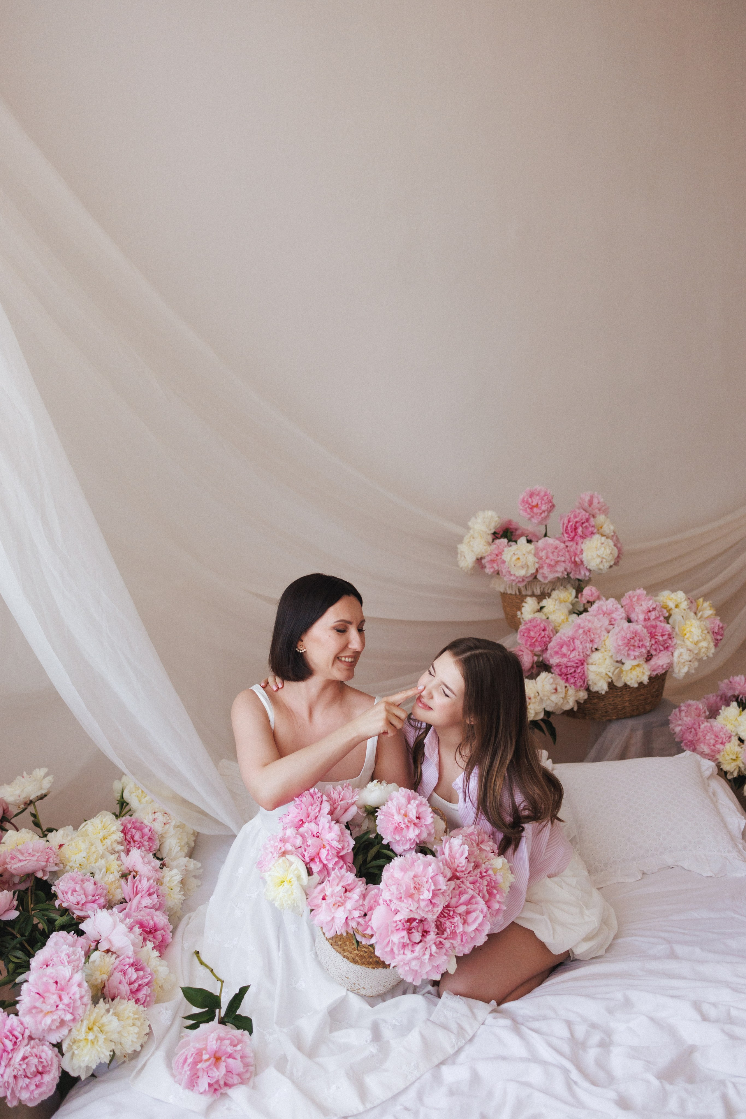 Фотосессия с живыми Пионами в фотостудии «Space JOBS». Семейный и детский фотограф в Краснодаре Анна Трашкова