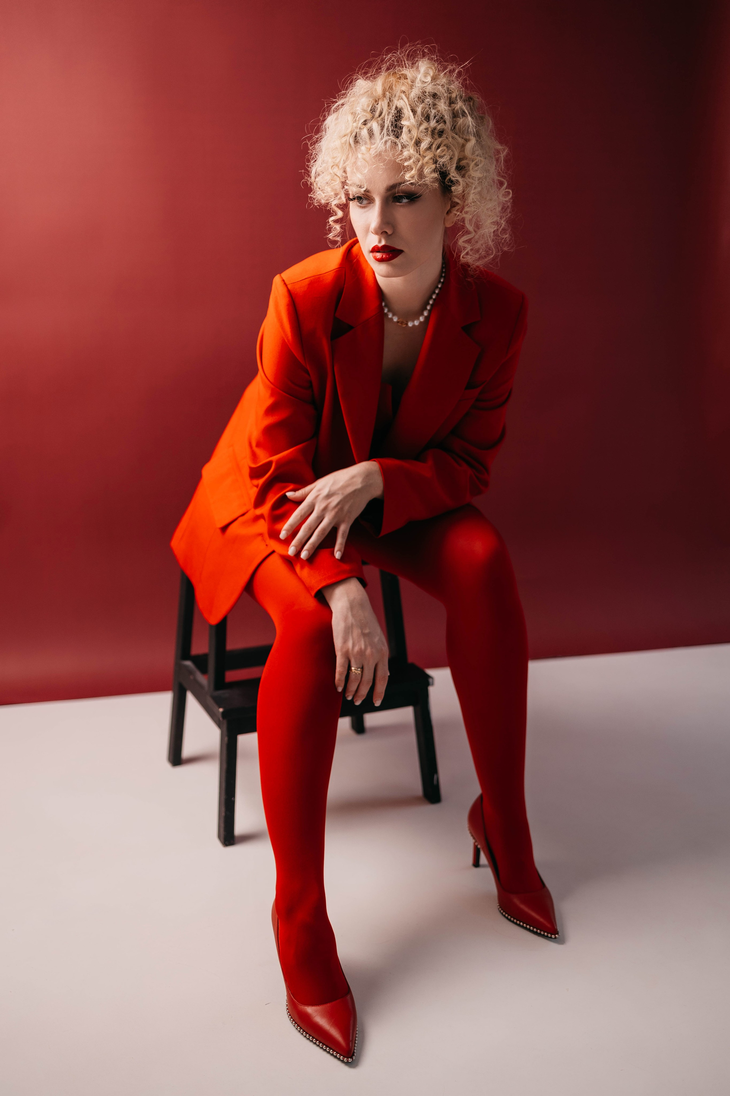 Ира в красном. Фотостудия Cute_photostudio в Твери. Фотограф в Твери Лагодная Яна