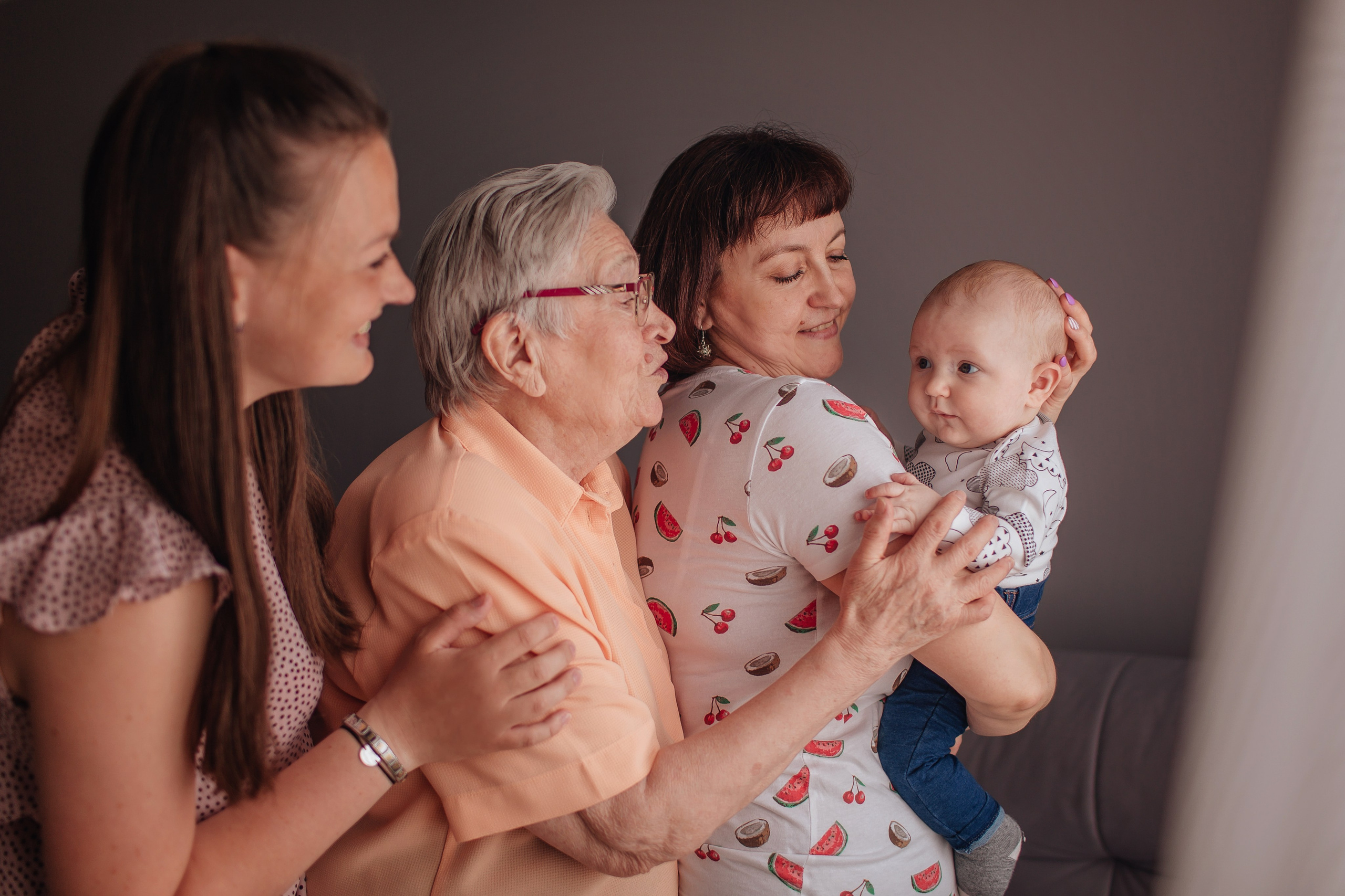 Четыре поколения. Домашнее. Свадебный и семейный фотограф Спб Бошман Ирина