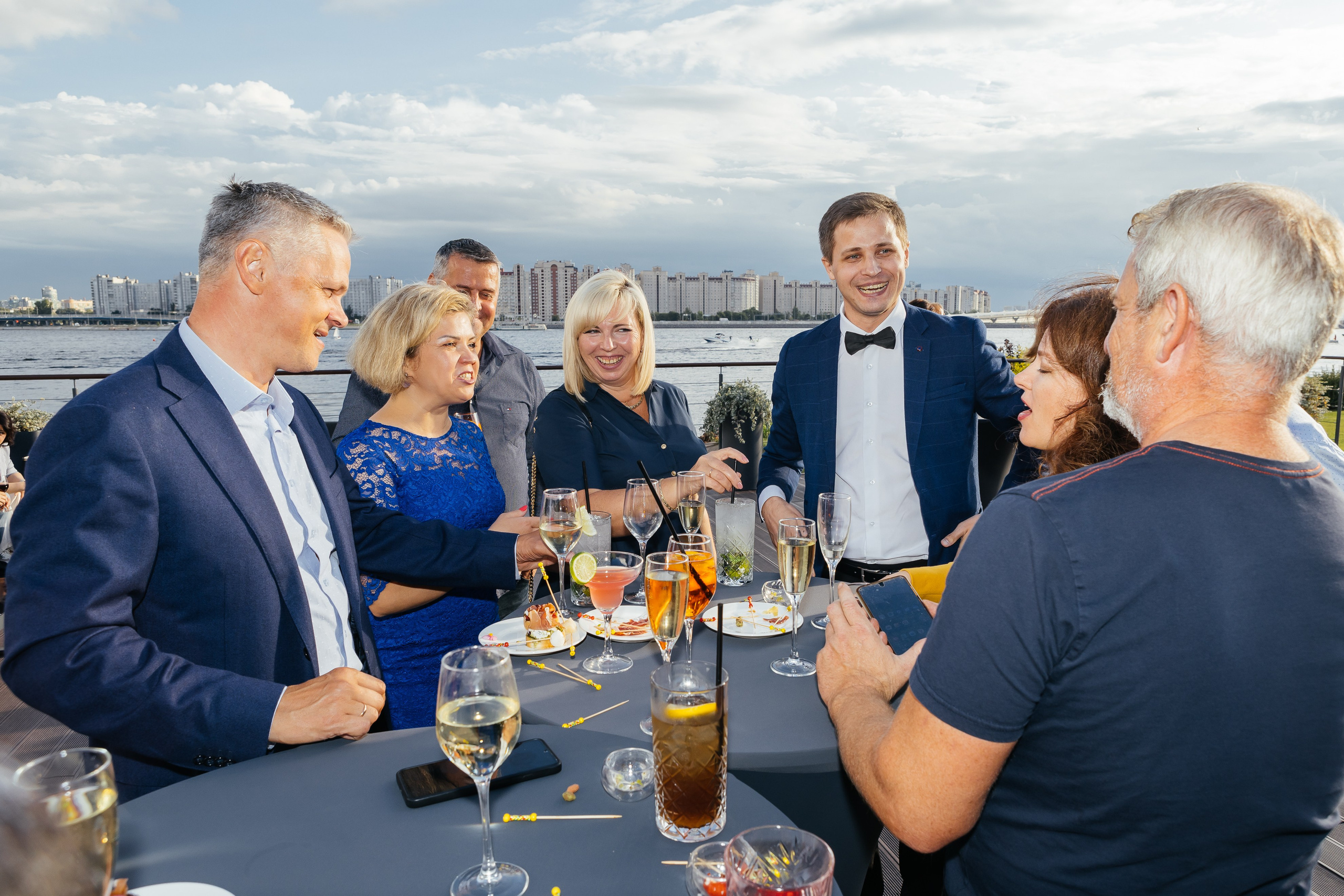 Снимал репортаж для «Газпром нефть», Газстройпром, Росатом, ОЗОН, Мегафон, ВТБ, Т-Банк, Unilever, Материа Медика Холдинг. Фотограф Serg-Epic — Сергей Клепиков