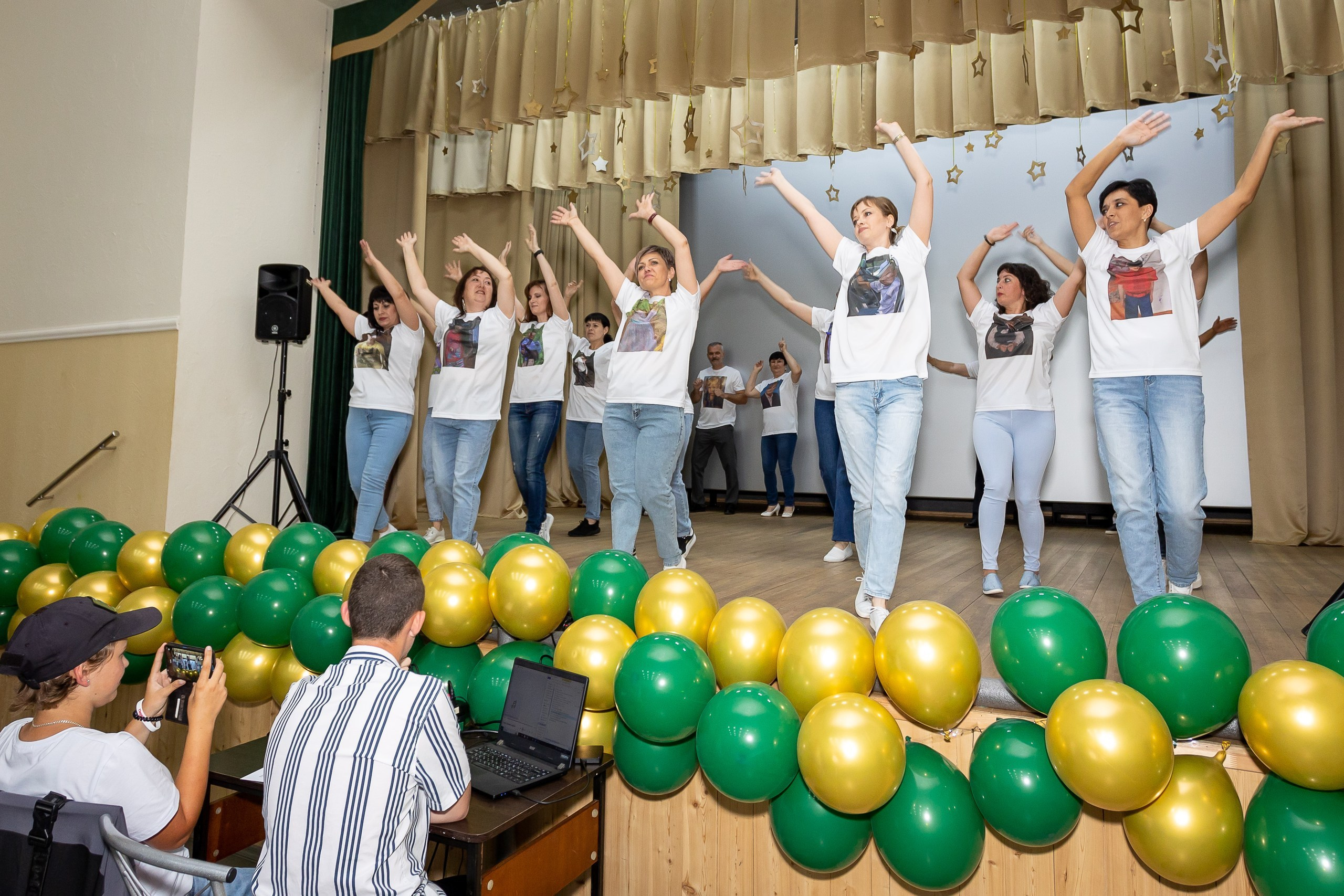 Вручение аттестата и выпускной вечер. Выпускные альбомы Майкоп, Краснодар Елена Золотарева