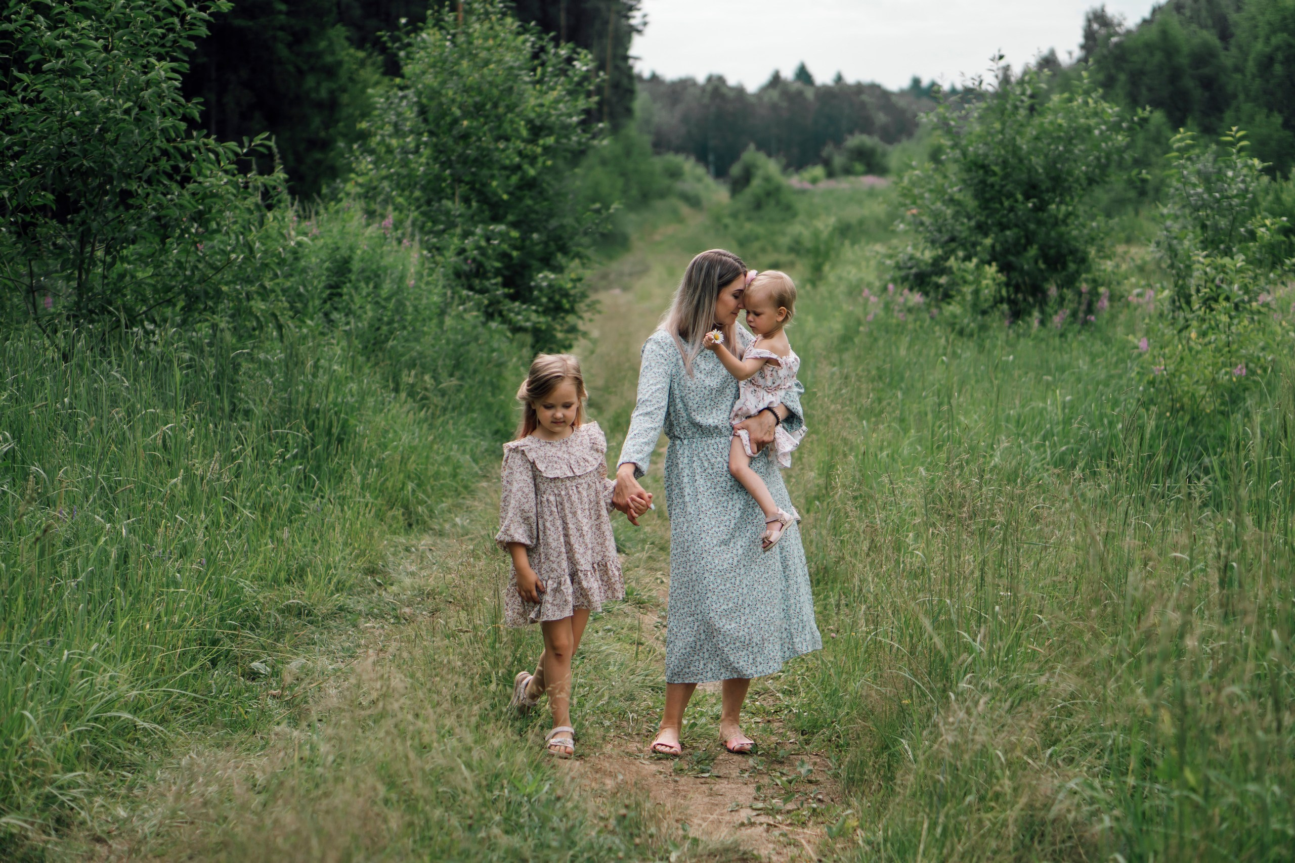 Семейная фотоссесия на природе. Свадебный фотограф в Дмитрове