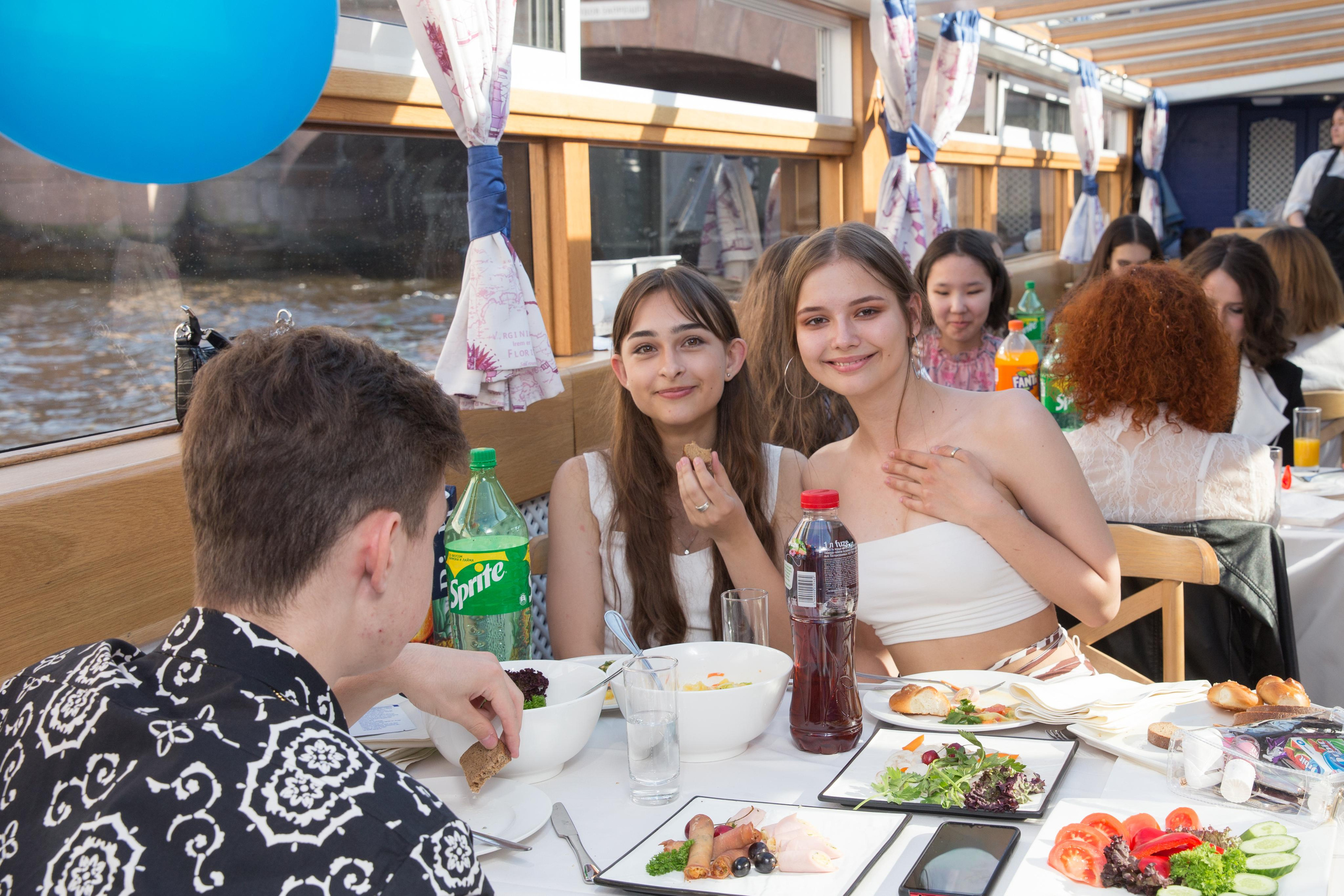 Выпускной 9 класс. Теплоход. Фотограф в Санкт-Петербурге Закута Ольга