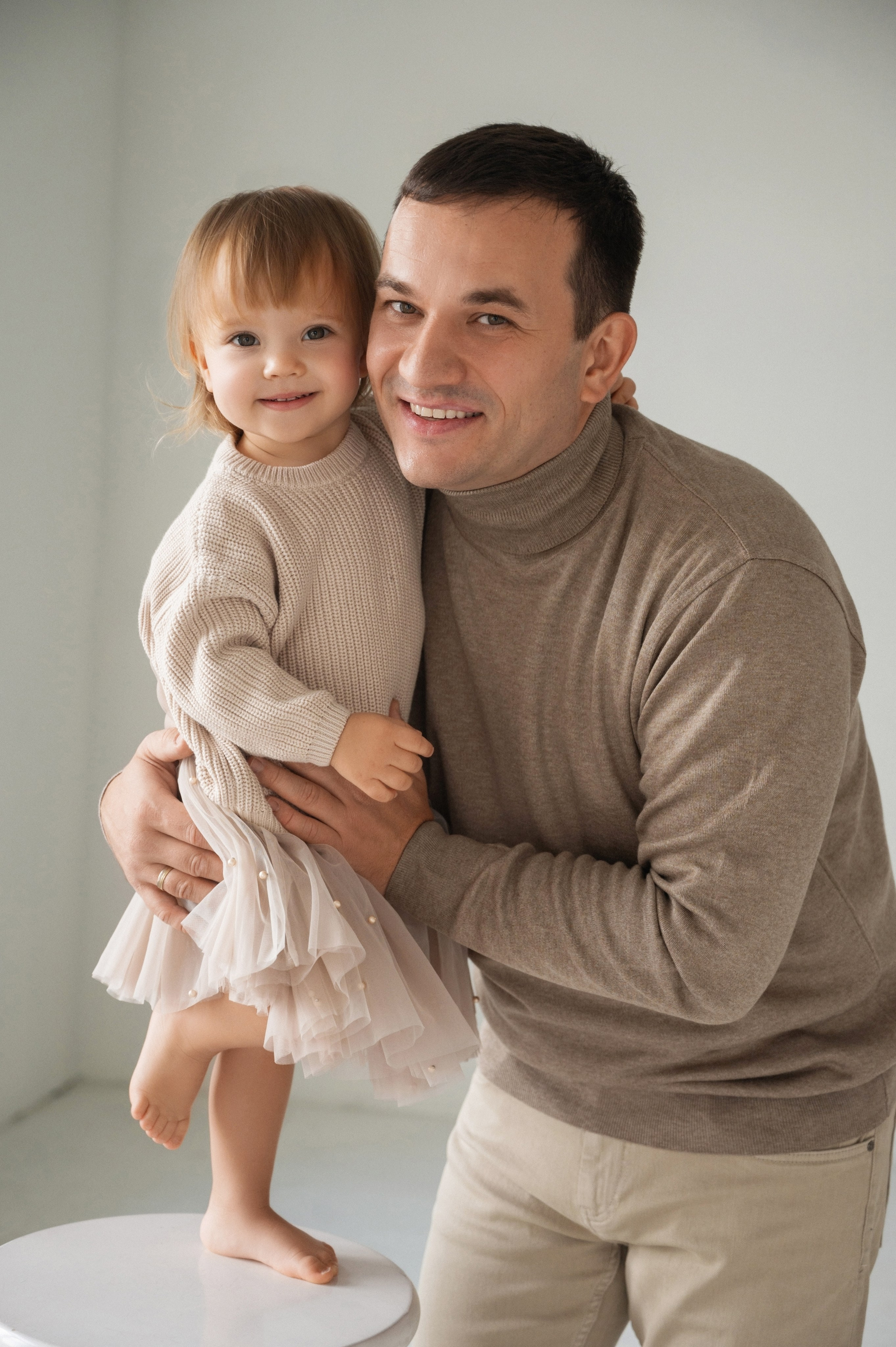 Семейная фотосессия. Профессиональный фотограф беременности в СПБ. Стильные фотосессии беременности в стиле минимализм и классическая фотография
