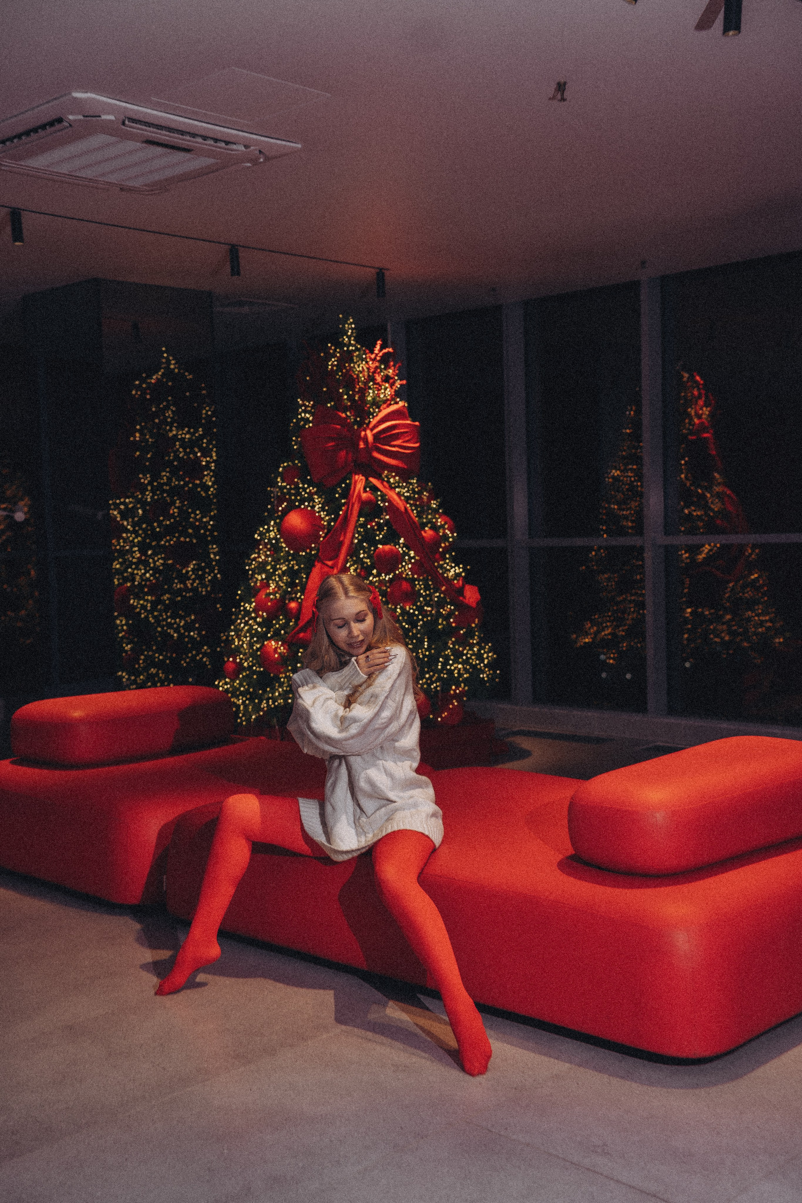 ФОТОСЕССИЯ К НОВОМУ ГОДУ В СТУДИИ С ЕЛОЧКОЙ КРАСИВЫЙ ОБРАЗ. Профессиональный фотограф, Санкт-Петербург — Виктория Богомолова