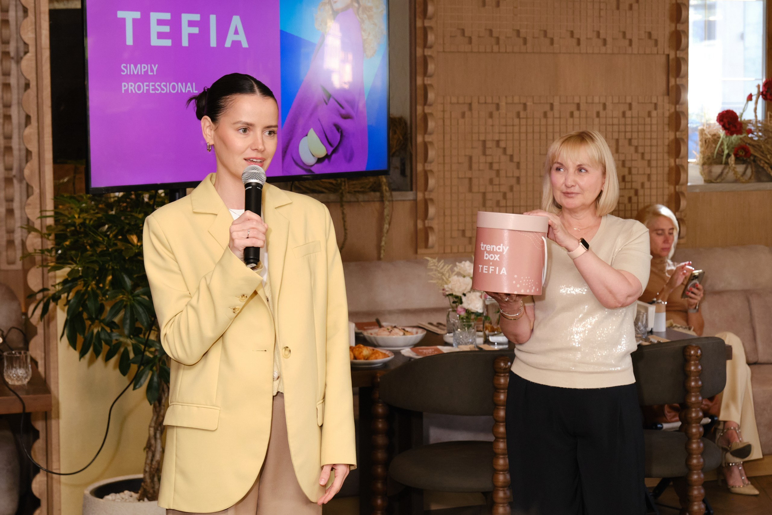Пресс-завтрак с блогерами Tefia x Притча. Репортажный фотограф в Москве Денис Тамко