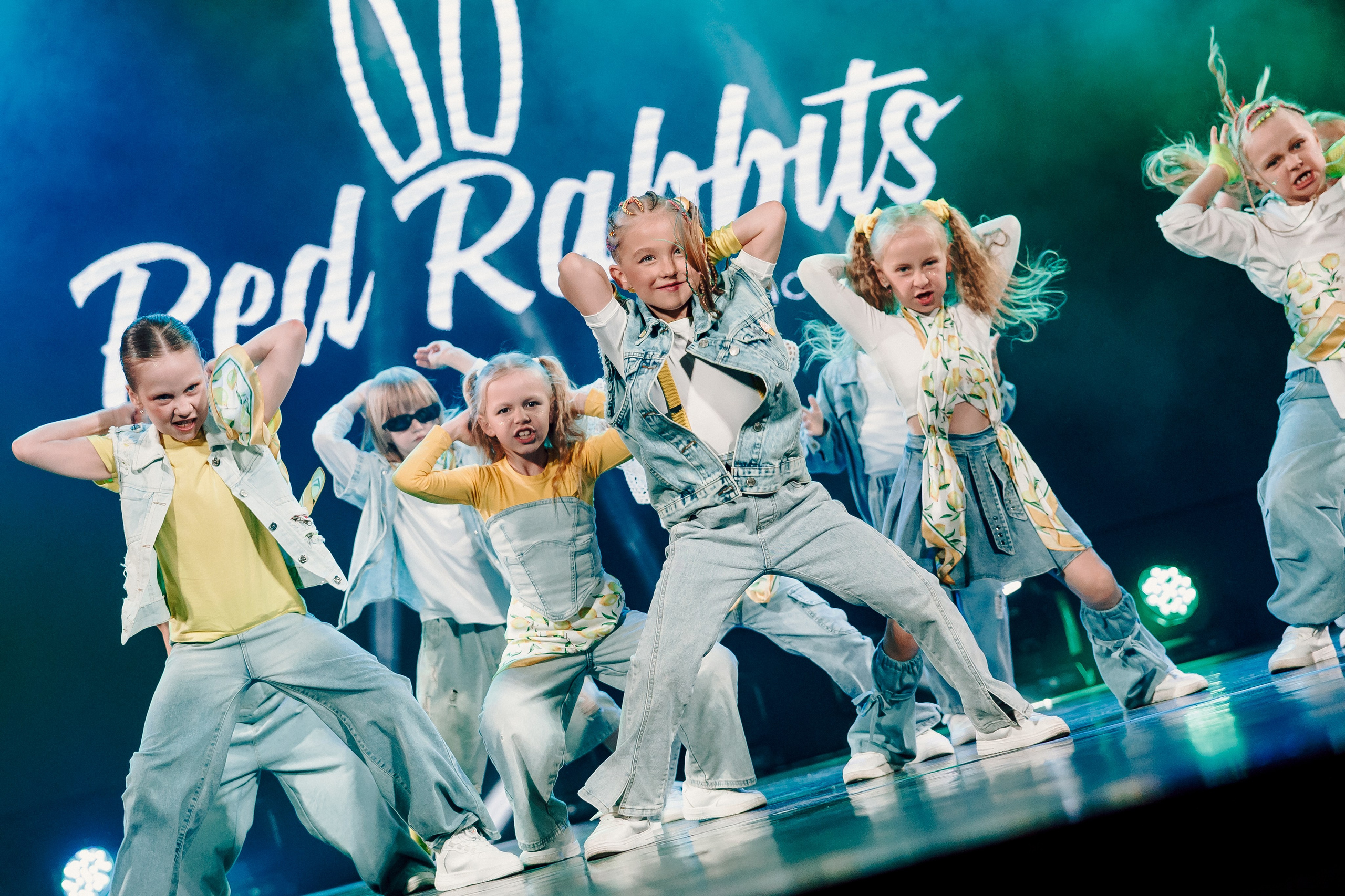 Отчётный концерт танцевальной школы «Red Rabbits» 2025. Лёшка Варзегов — фотограф