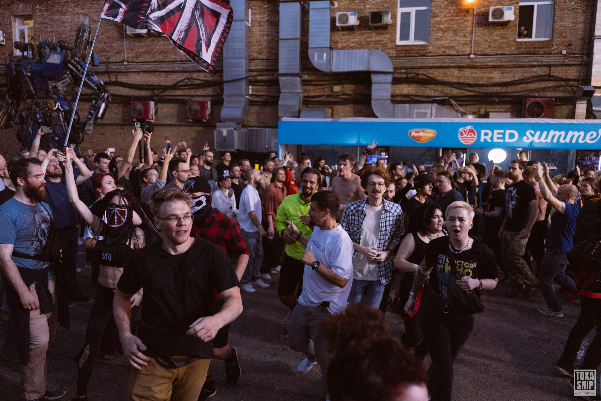 Концерт группы СЛОТ / ОЛДСКУЛЫ СВЕЛО в Москве. Toxasnip Photo | Anton Maslenkin