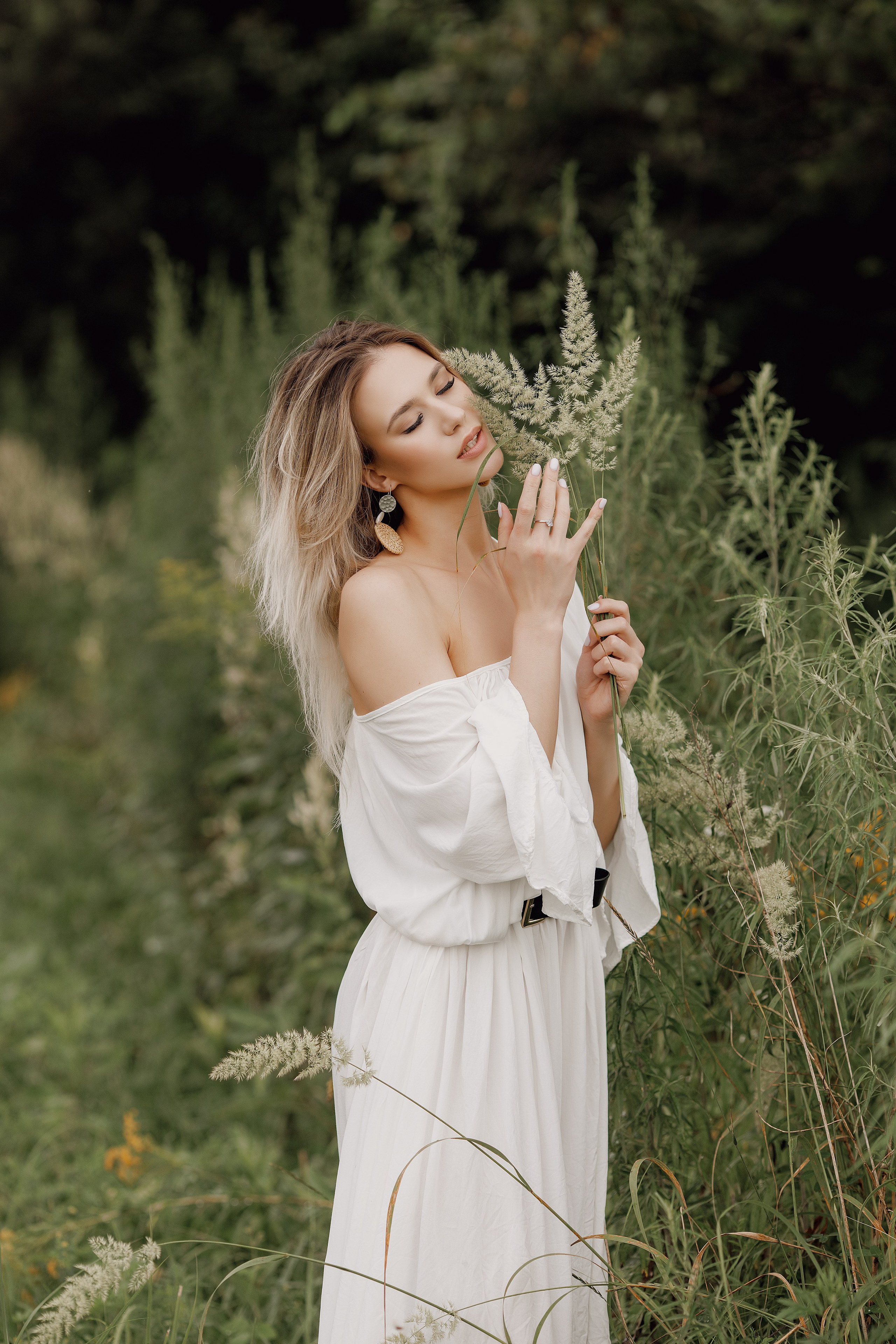 Вечерняя прогулка в поле. Свадебный фотограф Санкт-Петербург  Москва