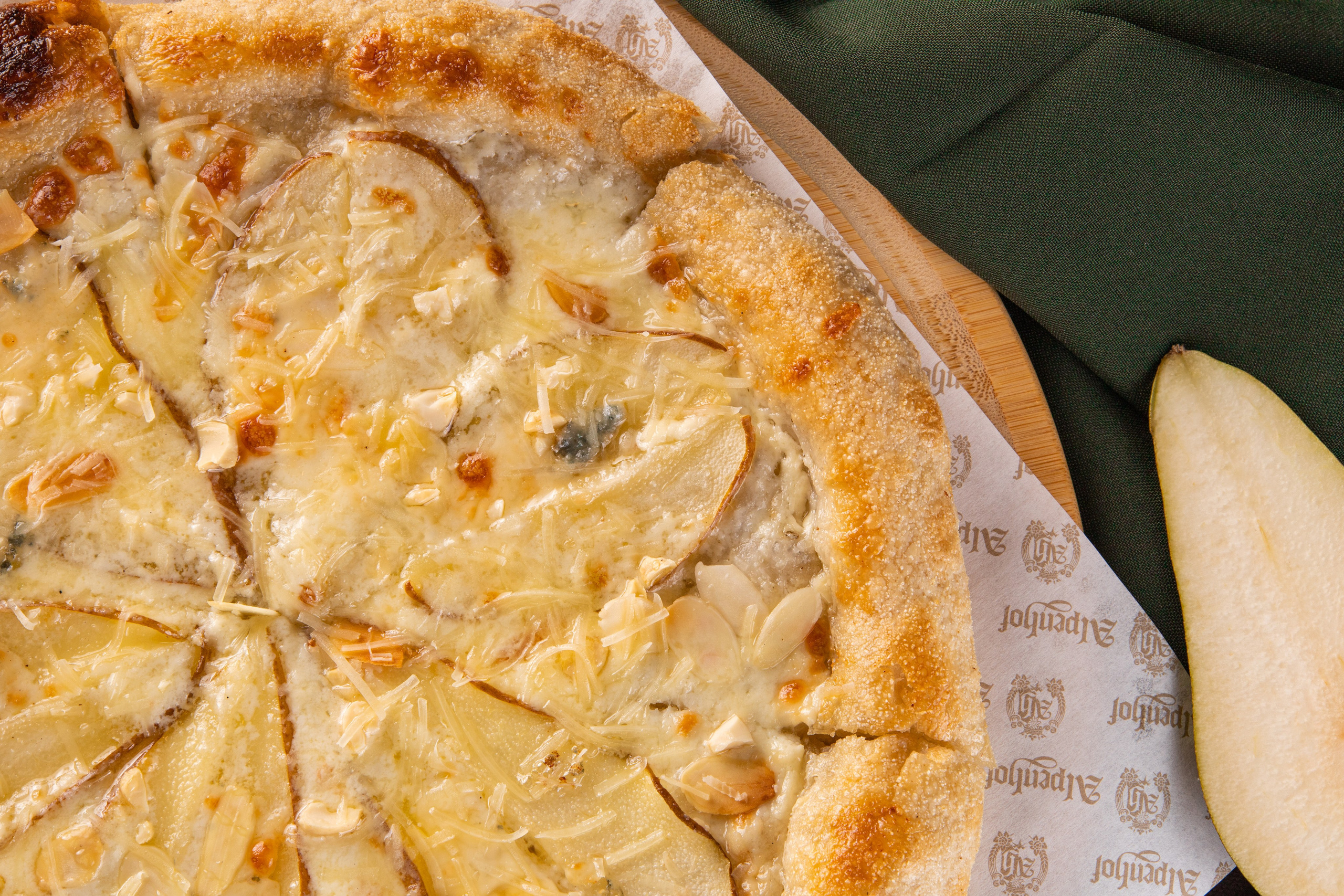 Фотографии пиццы в Астане. Рекламный фуд фотограф и видеограф в Астане Алина Лысенко