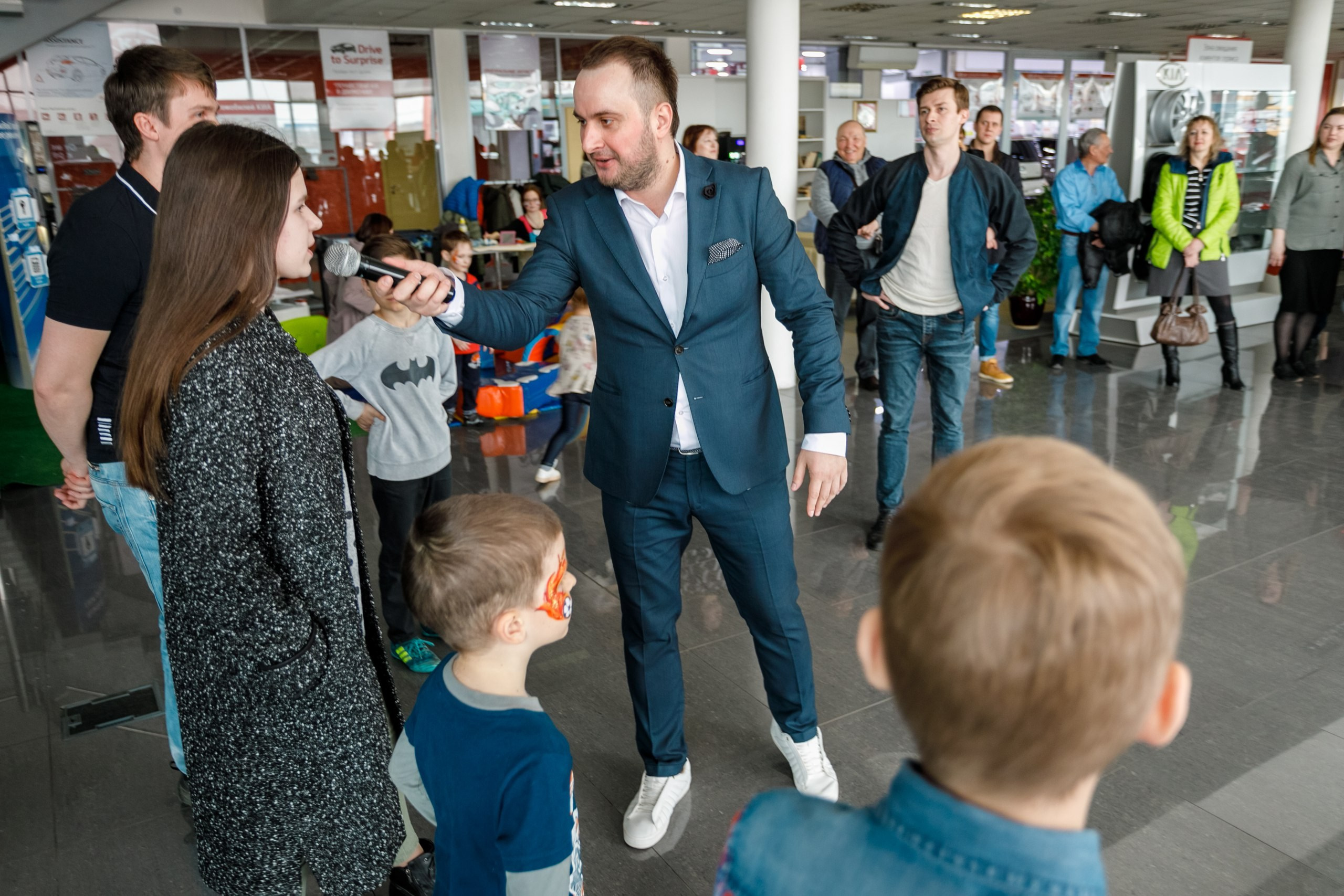 Розыгрыш билетов на ЧМ по футболу FIFA @ Киа Центр. Репортажный фотограф Максим Полянский. Москва, Санкт-Петербург, Красноярск