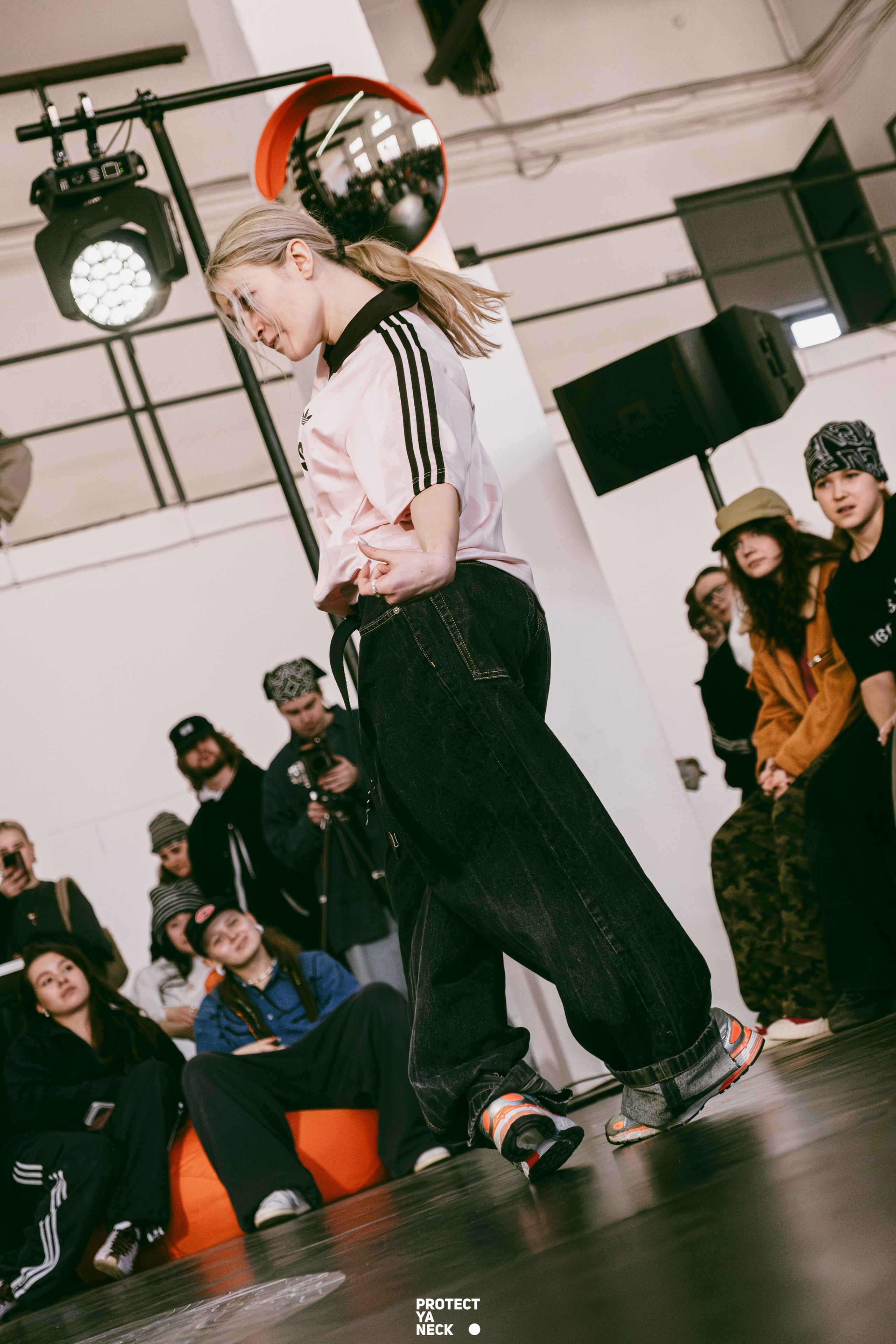 PROTECT YA NECK 22/03 (@youlovebu). Соня бу тебя сфоткала