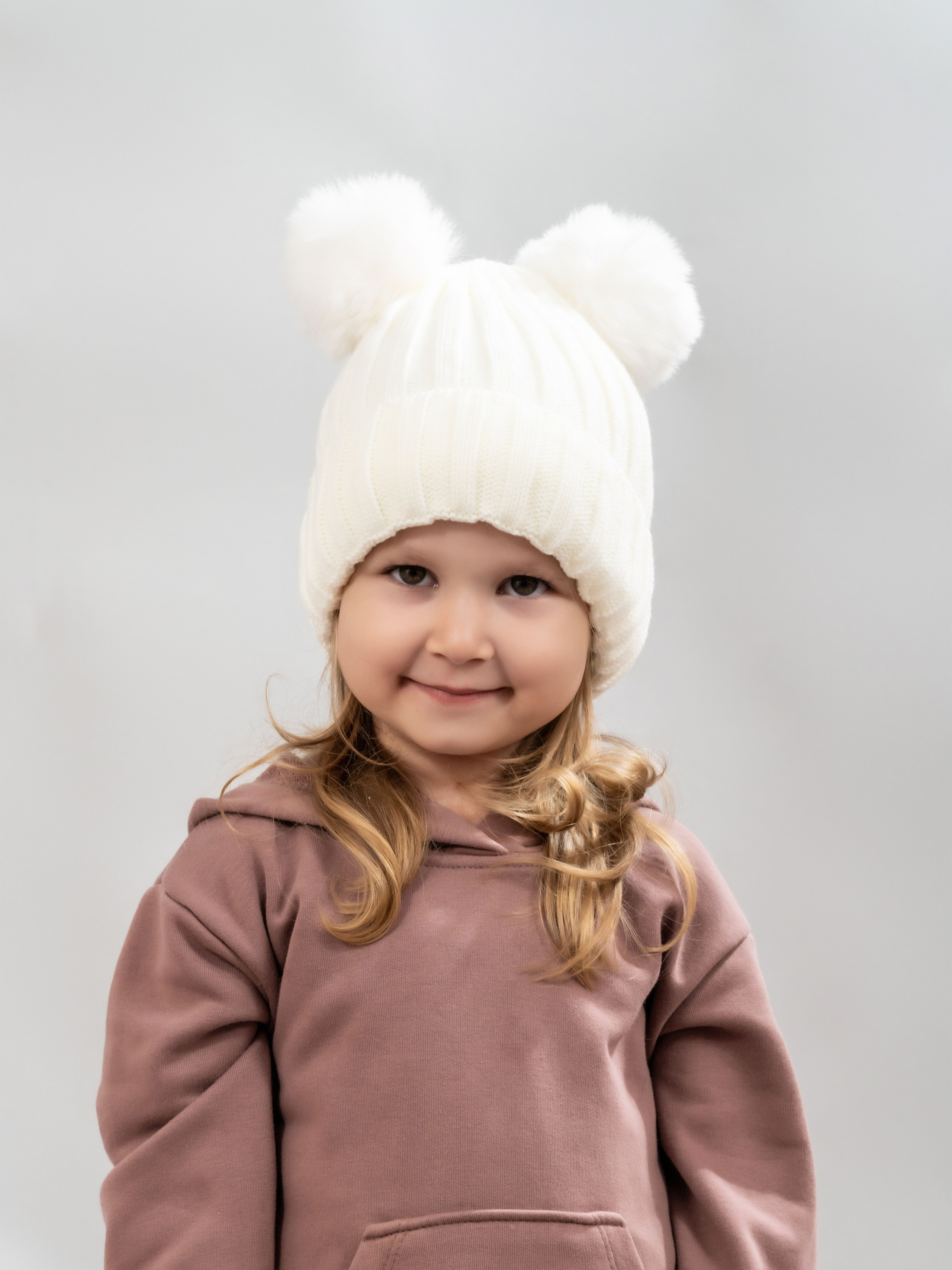 Детские шапочки, съемка для маркетплейсов, модельная съемка. Олейник Денис — предметный фотограф, фотограф для маркетплейсов в Казани