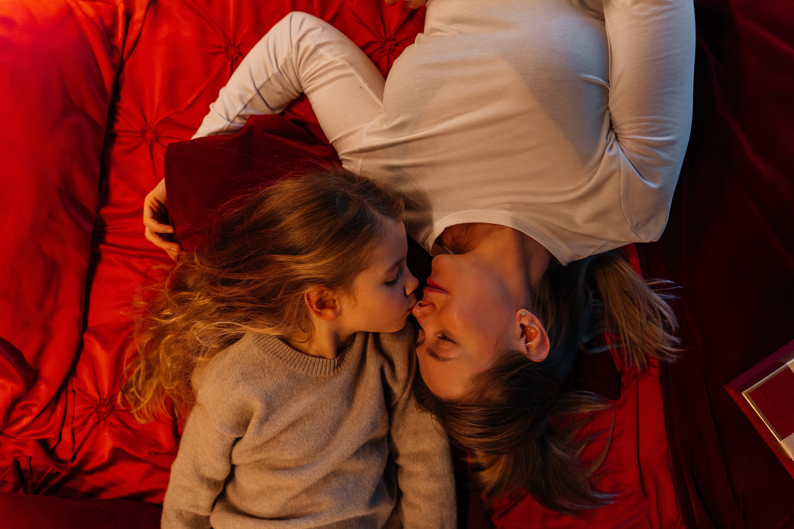 Мама с дочкой. Для тех, кто не ждёт удачи, а создаёт её. Каждая фотосессия — это твой момент, твой стиль, твой успех. 📸