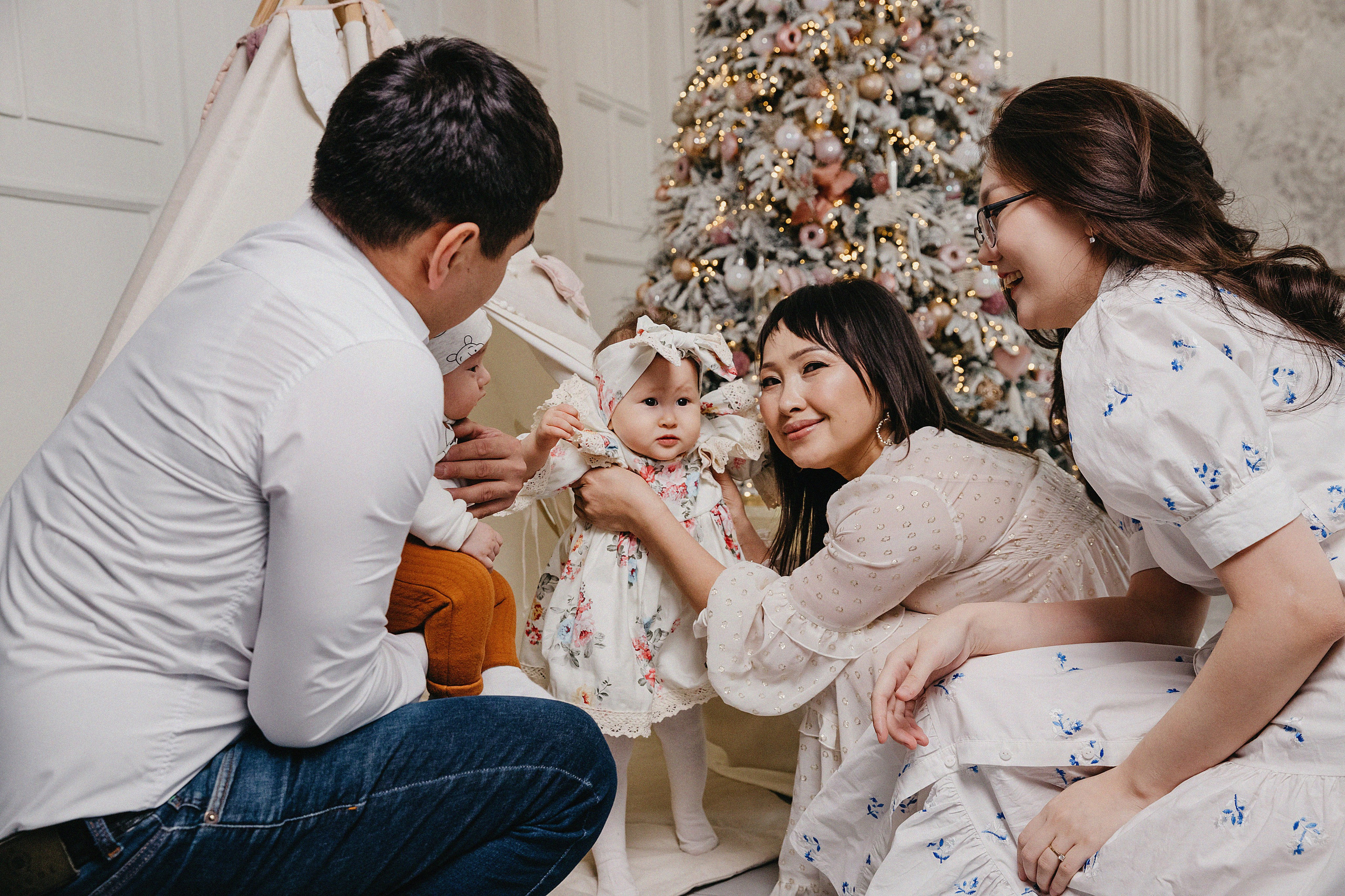 Семейная фотосессия в фотостудии 2Stula. Свадебный, семейный и портретный фотограф в Алматы, Костанай