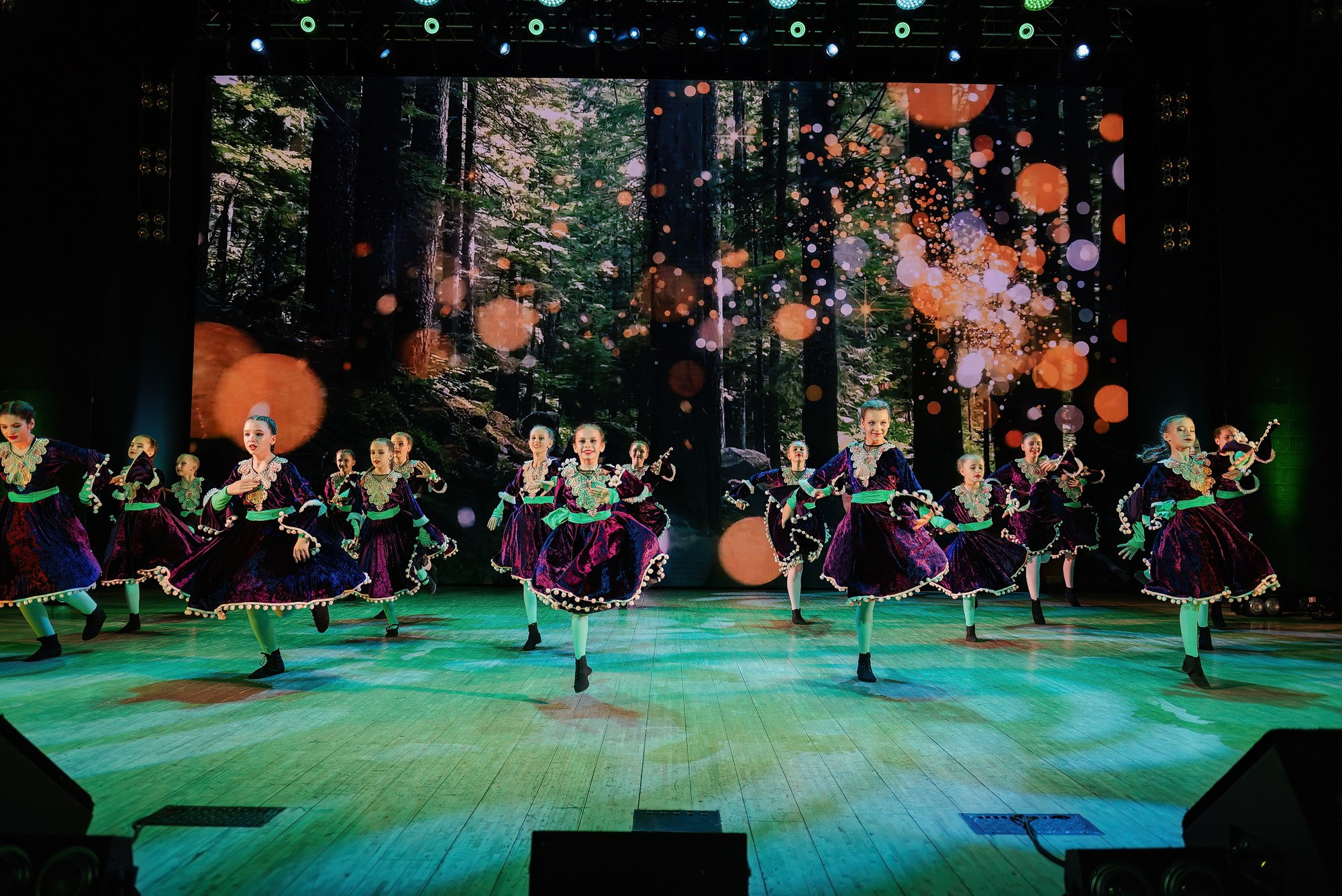 Отчетный концерт Образцового коллектива Алтая театра эстрадной песни «Созвездие». Свадебный и репортажный фотограф Никита Сницарев в Барнауле