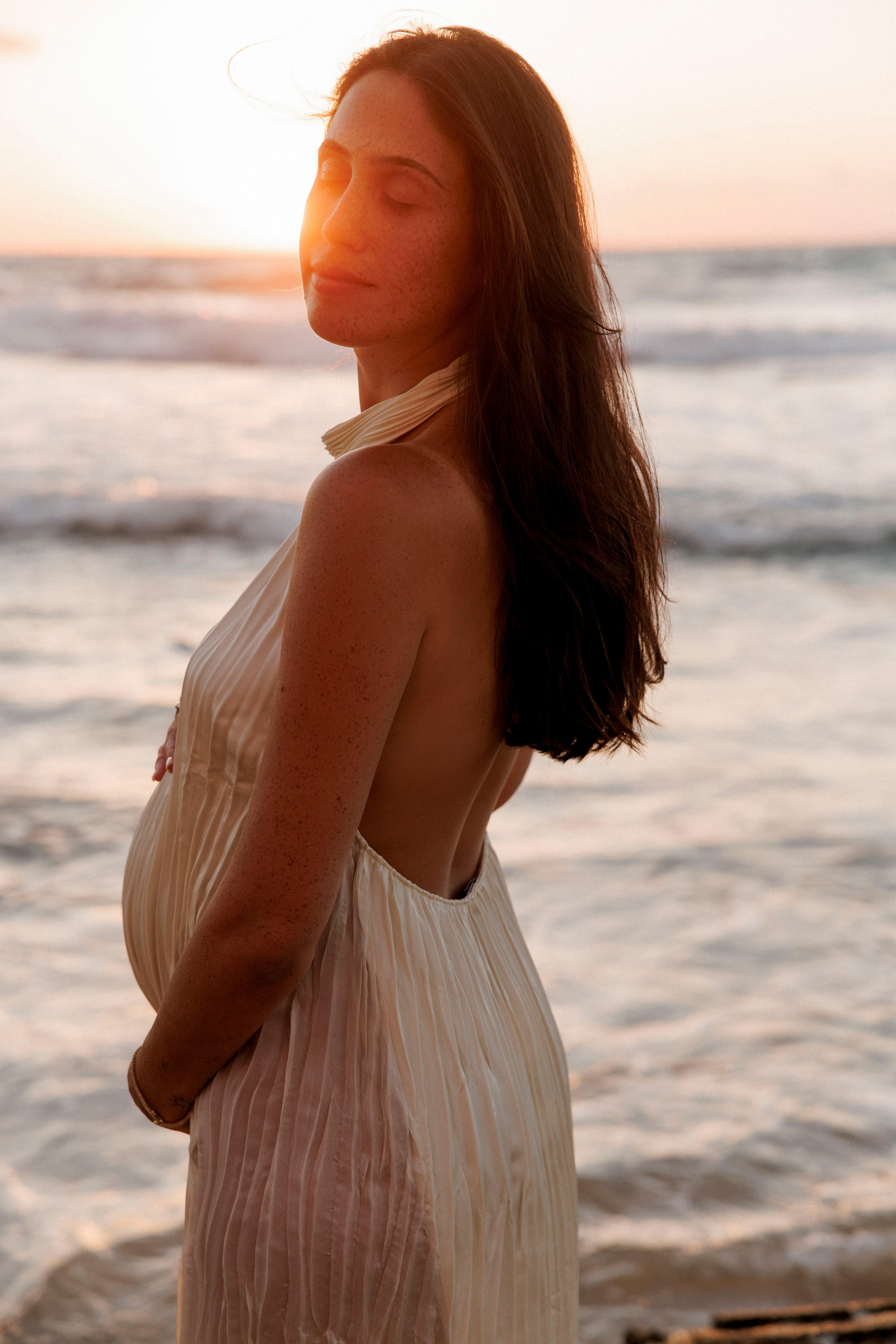 Pregnancy photoshoot near the sea. Wedding and family photographer