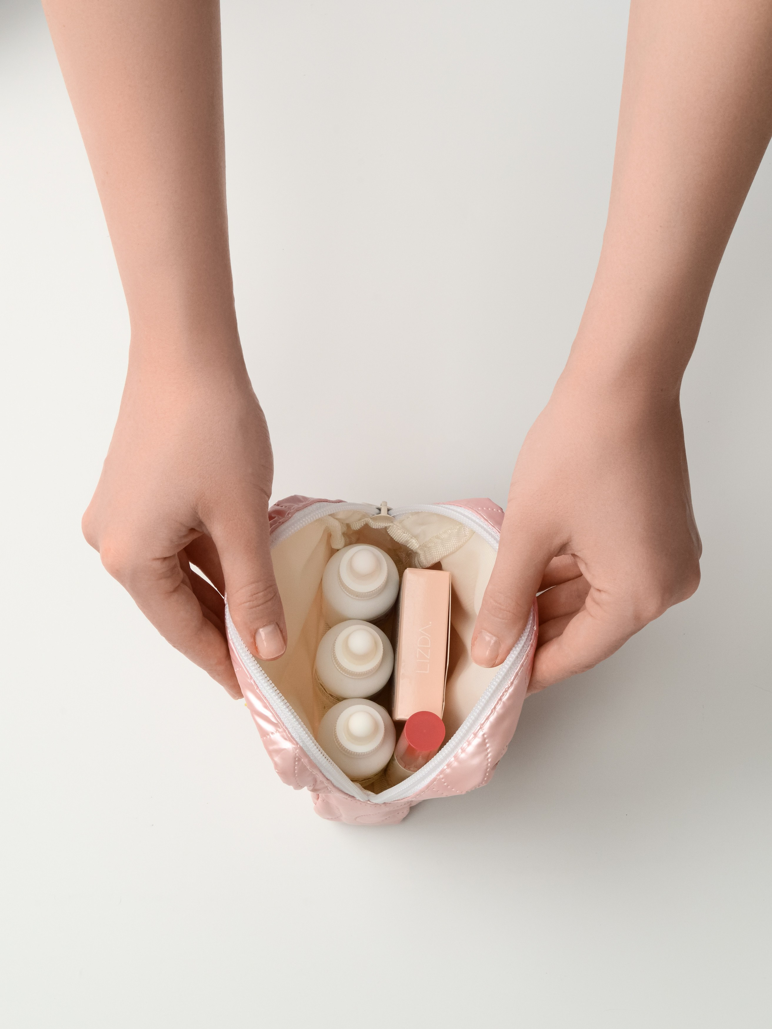 Косметички. Предметный фотограф, инфографика и видео в Санкт-Петербурге