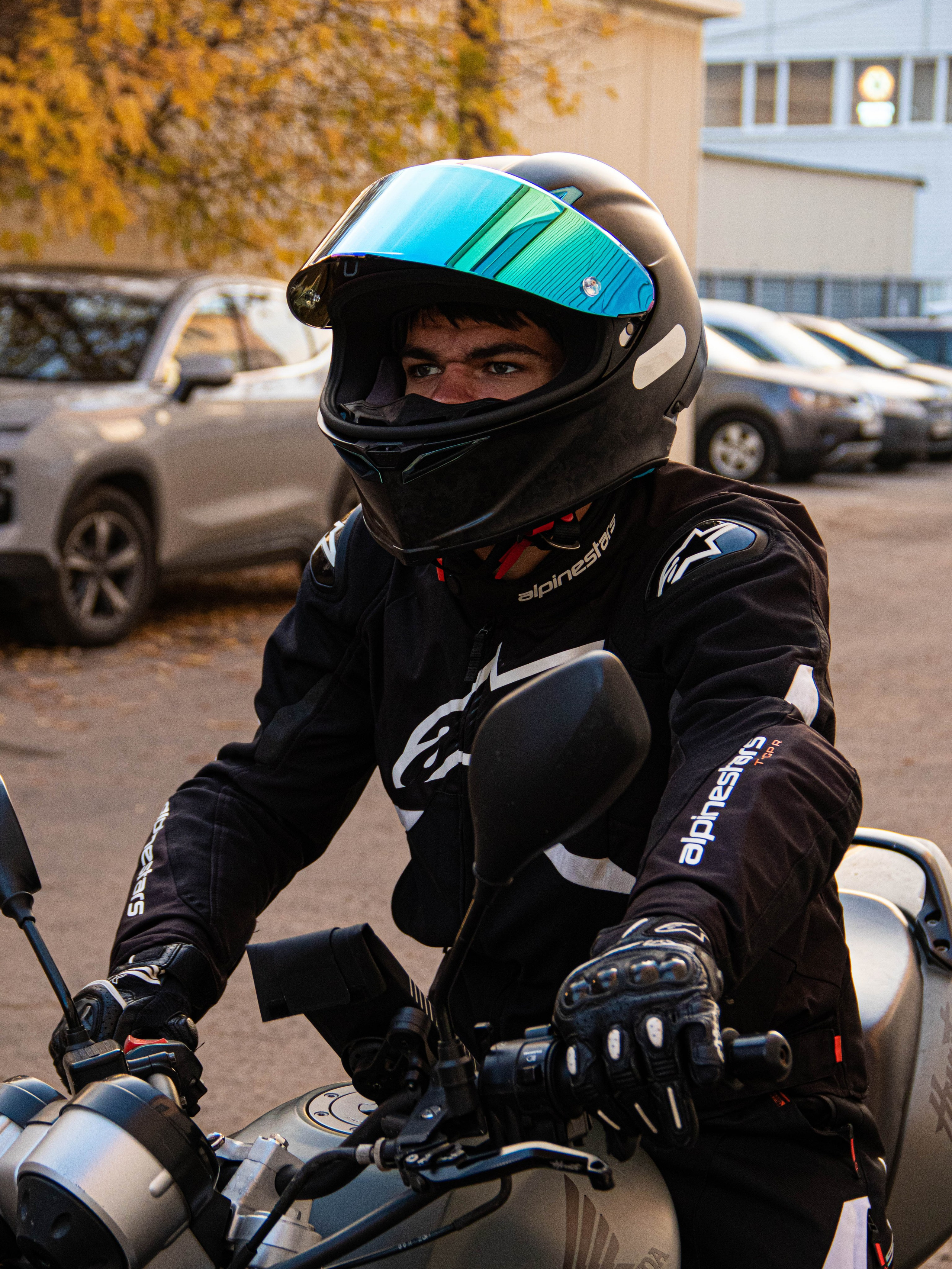 Мотоциклетный шлем. «Матрица»