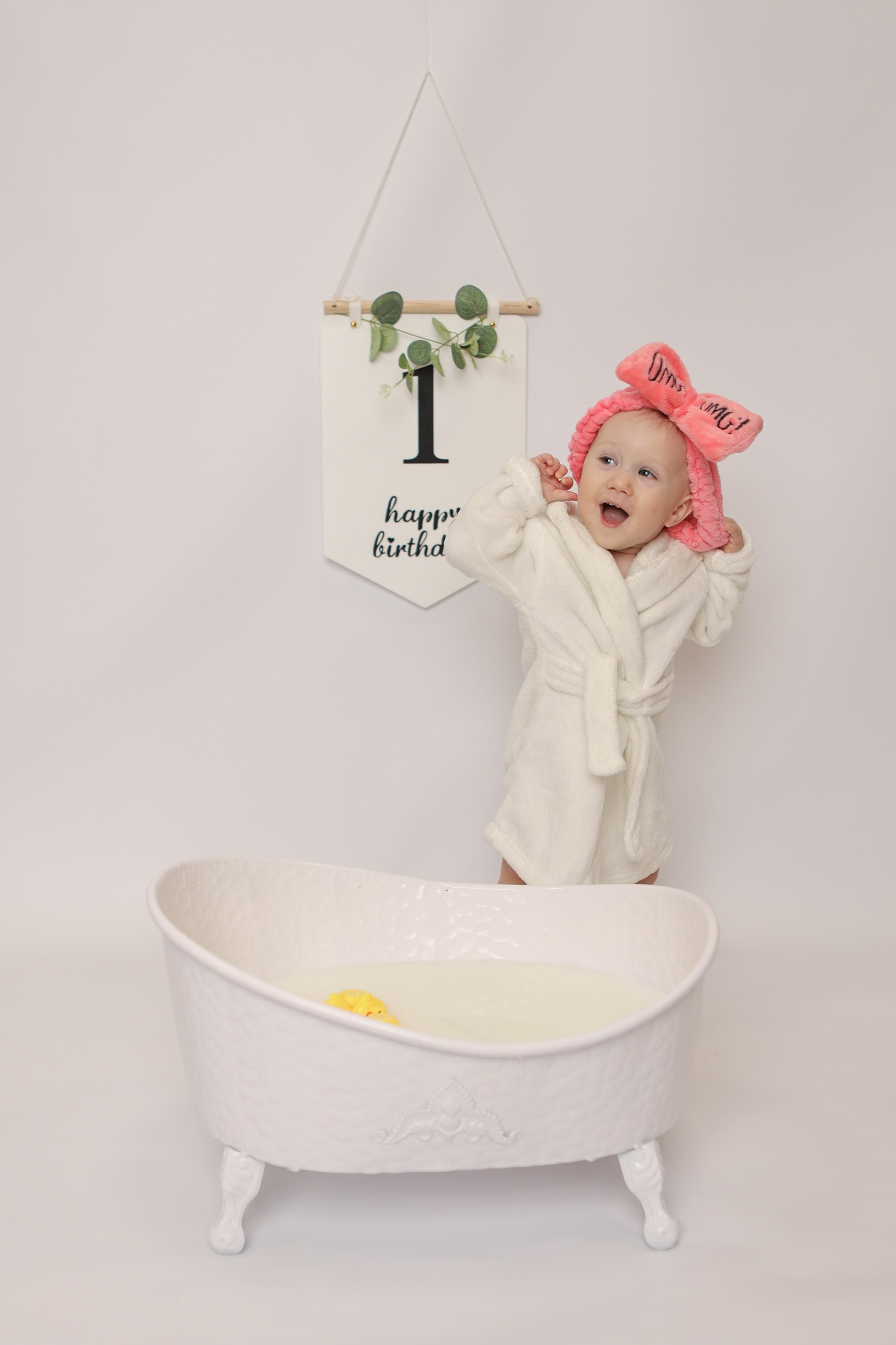 Молочные ванночки. Фотограф новорожденных. Детский и семейный фотограф Марьяна Юдина