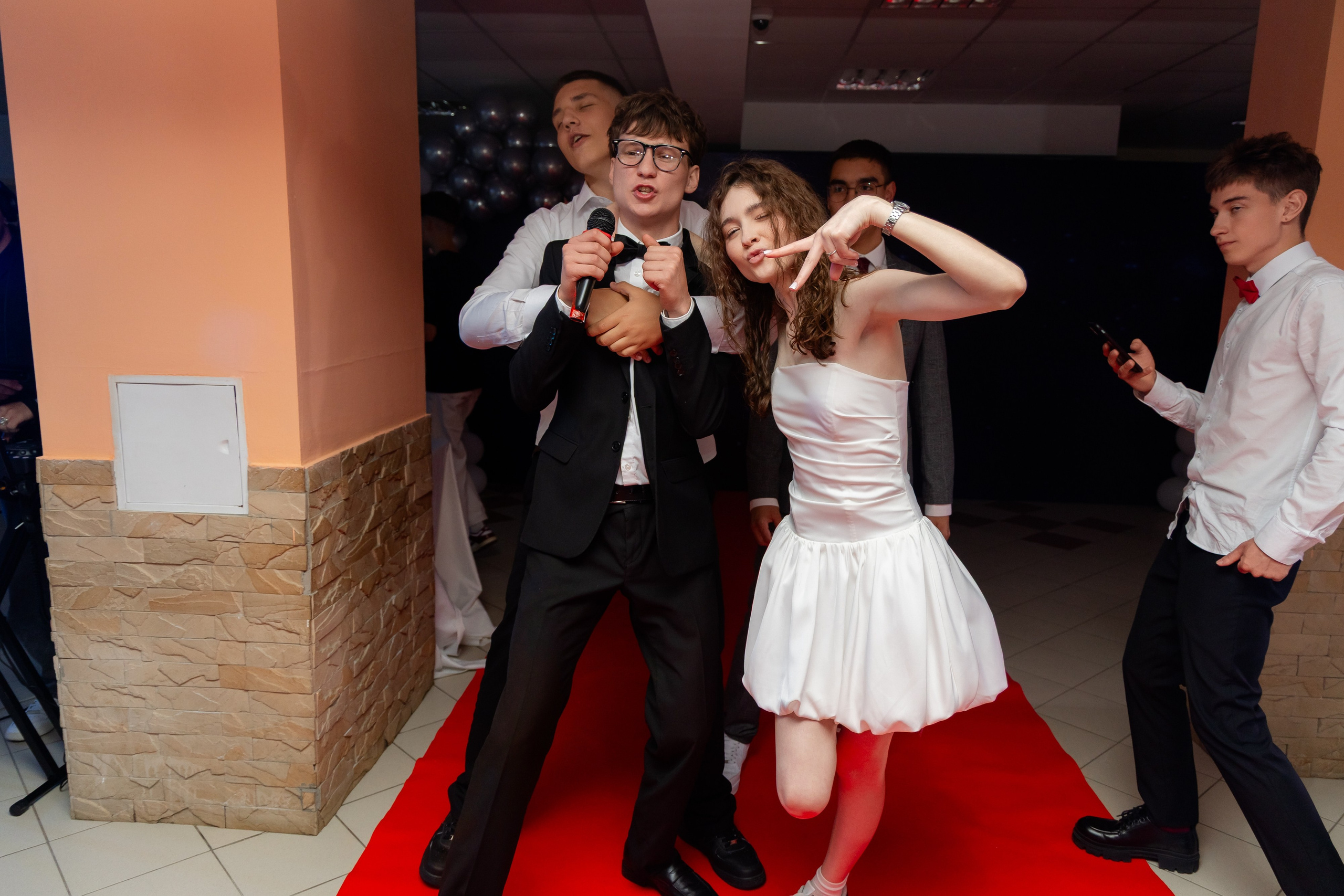 Школьный выпускной 2025 год в Минске, Беларуси. Свадебный фотограф в Минске/Беларуси Сергей Спиридонов