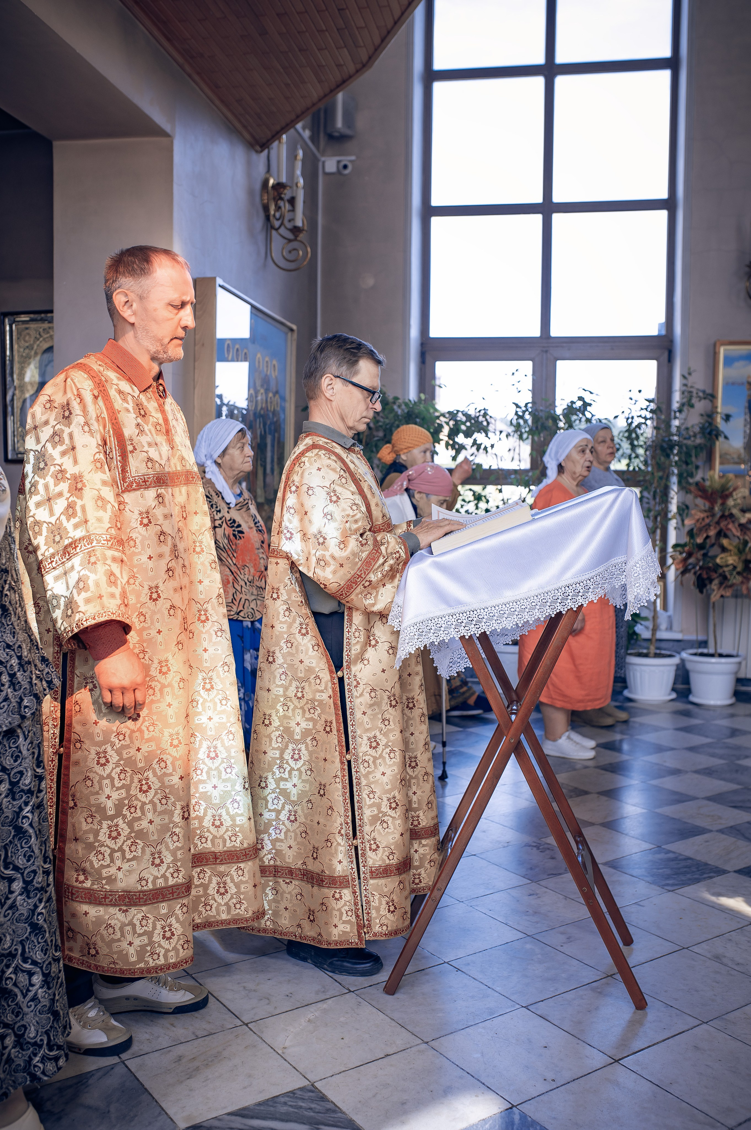 Воскресная служба в Рождественско-Николаевском храме. Фотографы крещения/венчания  Красноярск Татьяна и Вячеслав Переваловы