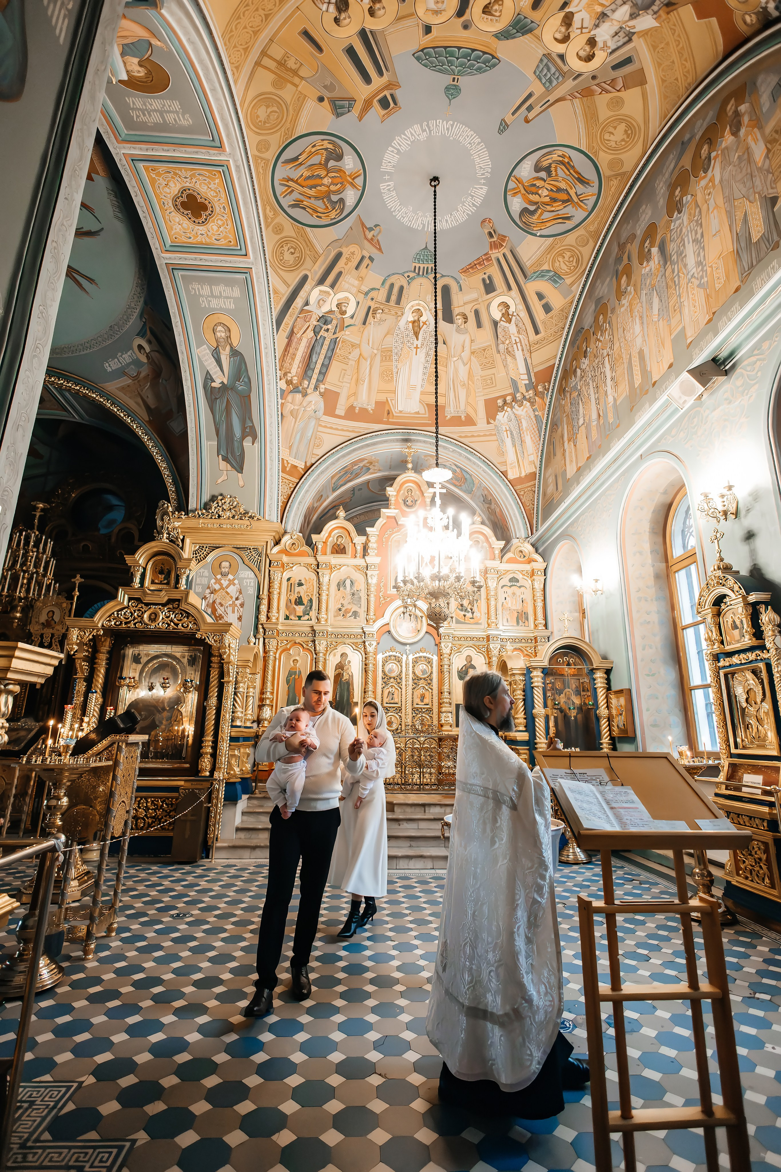 Крещение Гордея и Степана в Храме  Успения Пресвятой Богородицы в Троице-Лыково. Фотограф на крещение и венчание Москва  Надежда Баланина