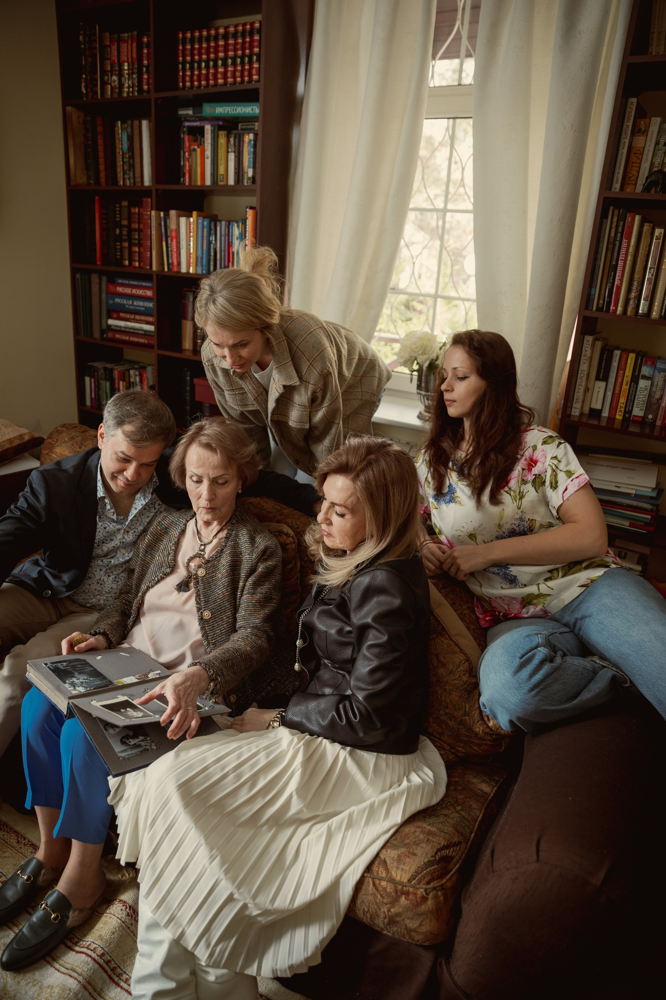 Семейная домашняя фотосессия. Индивидуальный и семейный фотограф Ирина Москвичёва