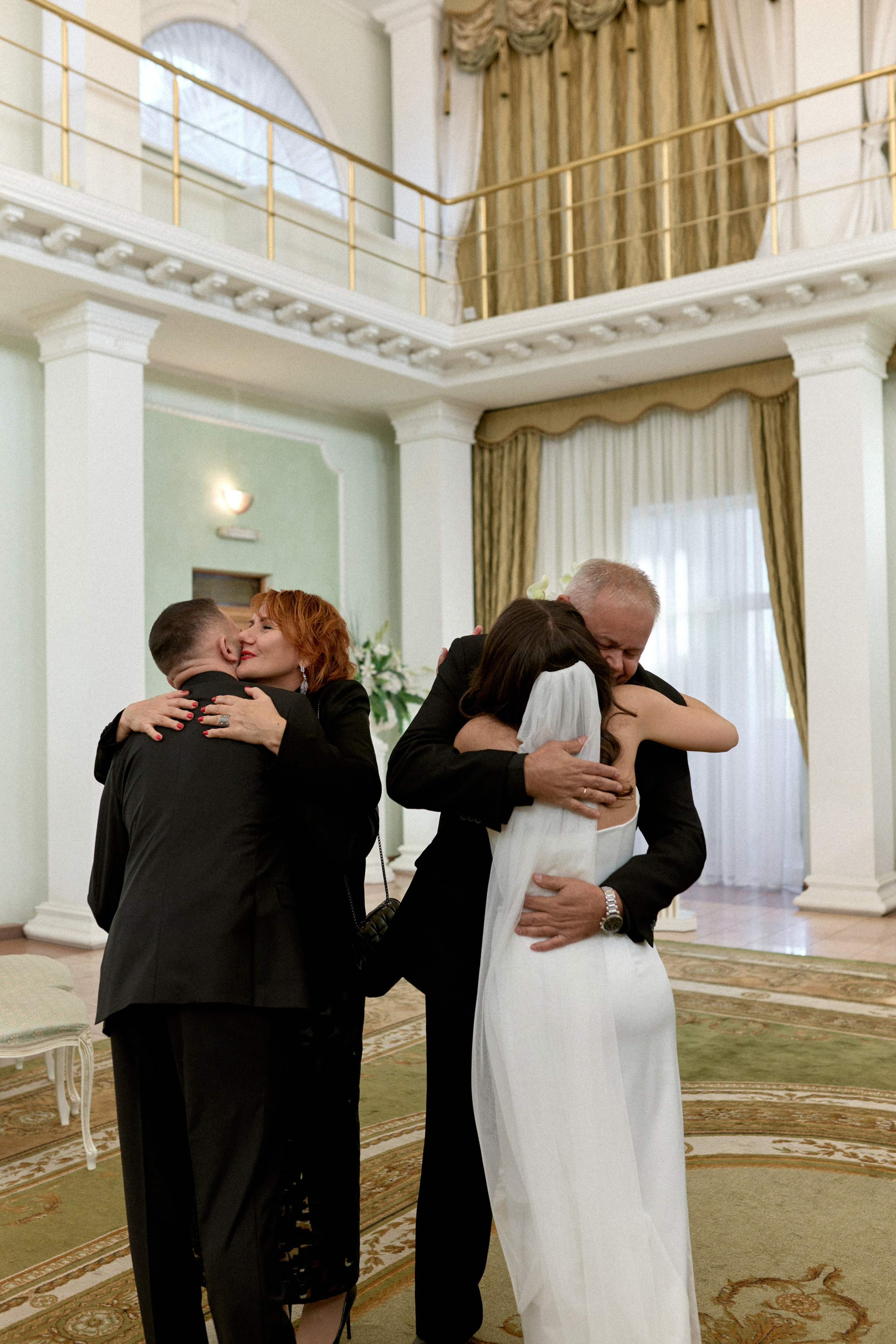 Свадебная фотосессия в отеле с видом на Исаакиевский собор. Сестры Карабаза. Фотографы и ретушеры в Москве и Санкт-Петербурге