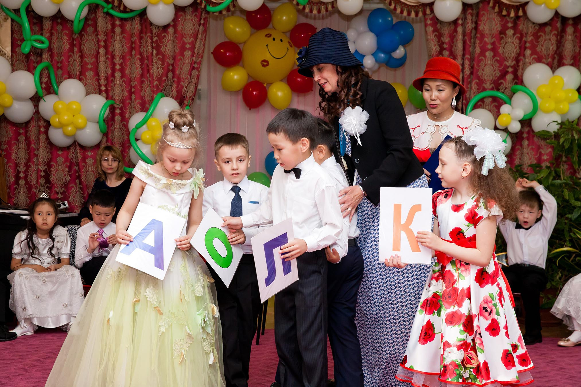 Выпускной утренник в детском саду. Фотограф Улан-Удэ Этагоров Баир