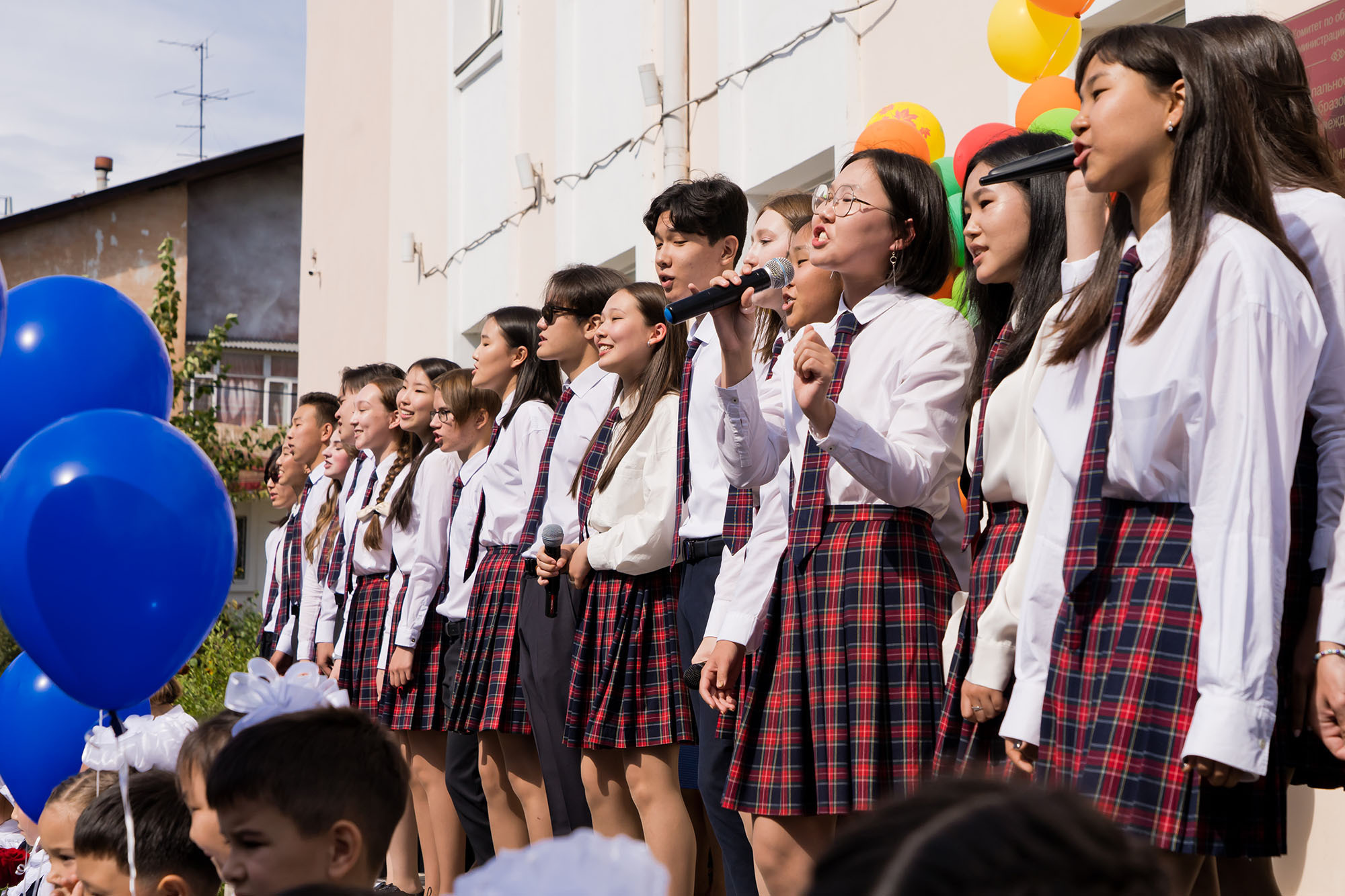 59 гимназия, торжественная линейка 1.09.2021. Фотограф Улан-Удэ Этагоров Баир