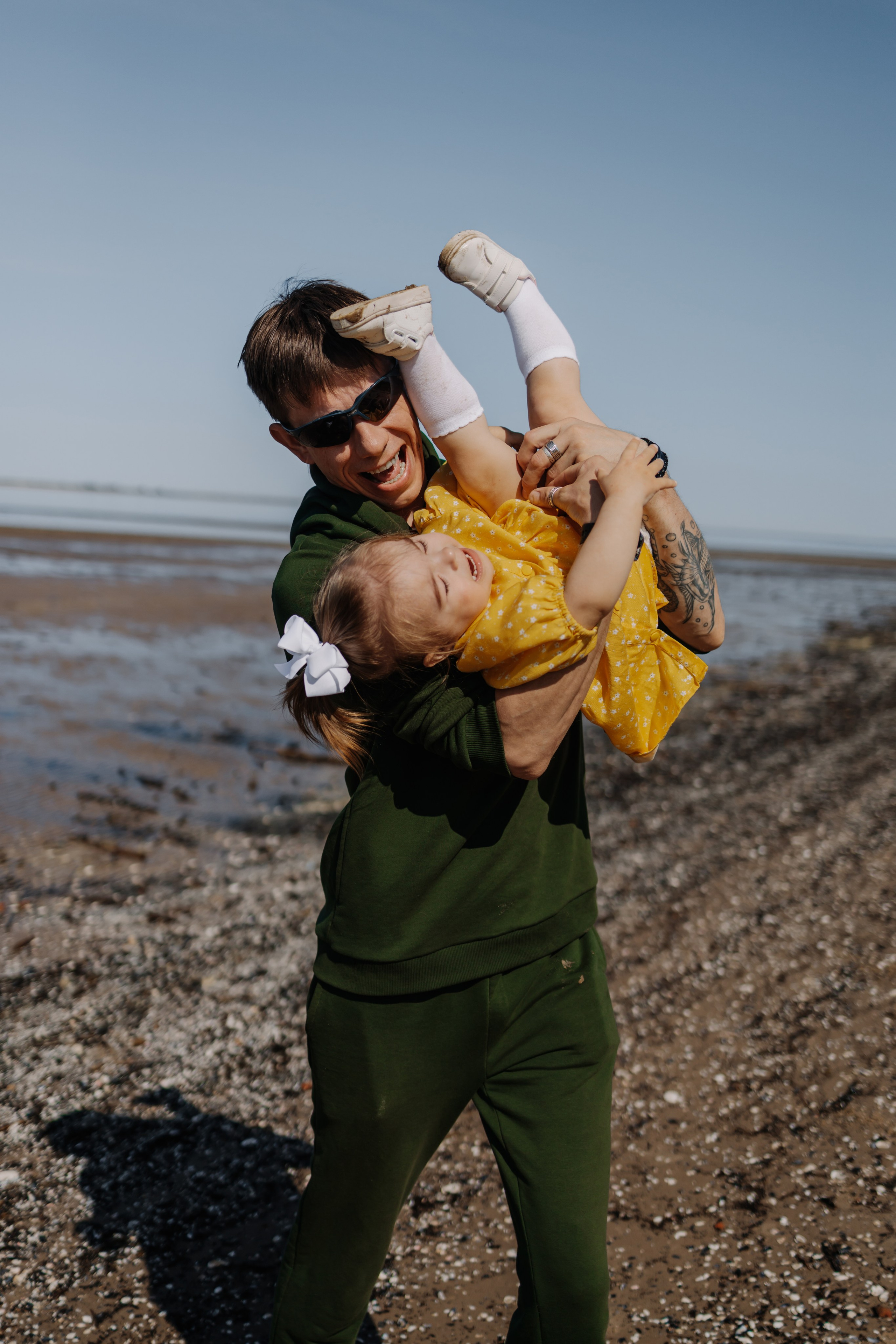 Ирина, Артём и Карина. Главная