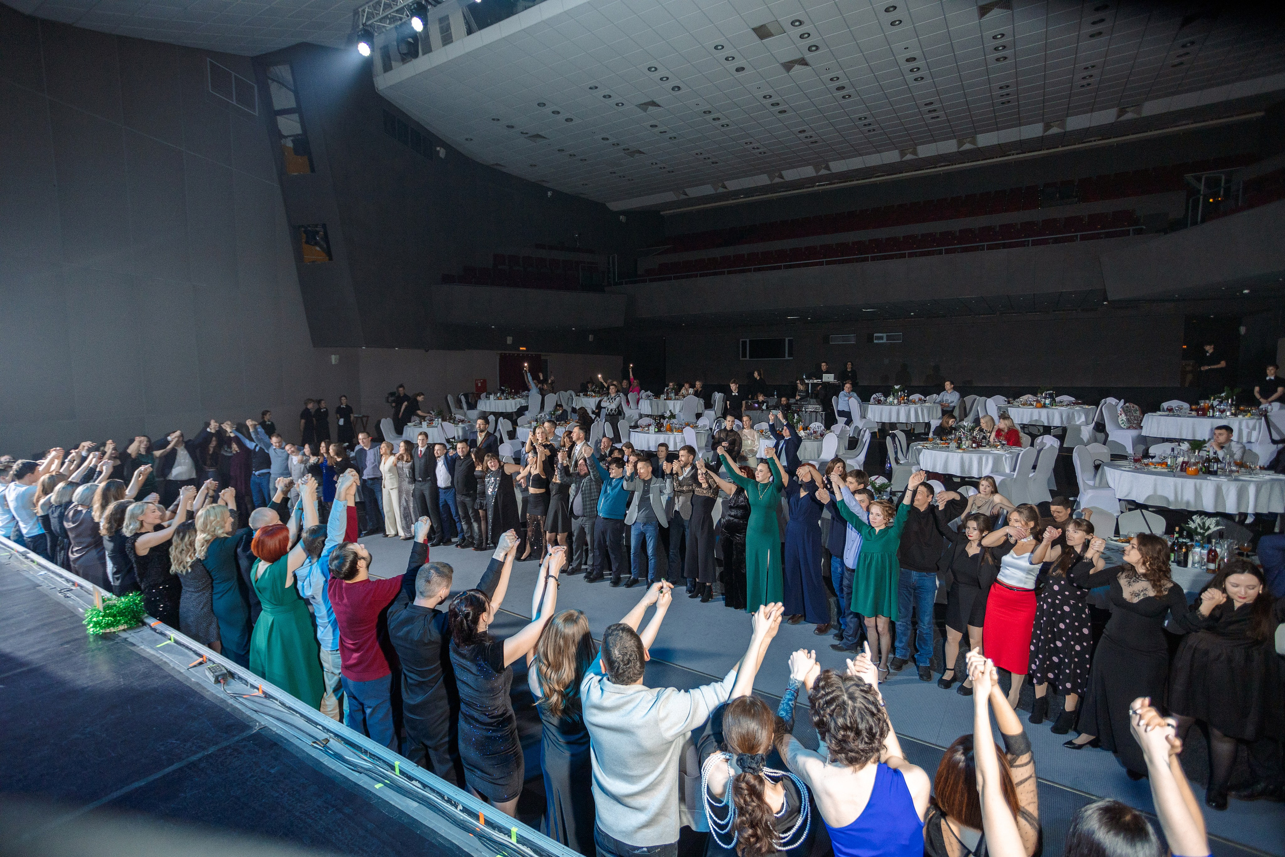 РЕПОРТАЖ: НОВЫЙ ГОД В ДК МЕТАЛЛУРГ. Профессиональный фотограф в Ижевске Леша Петров