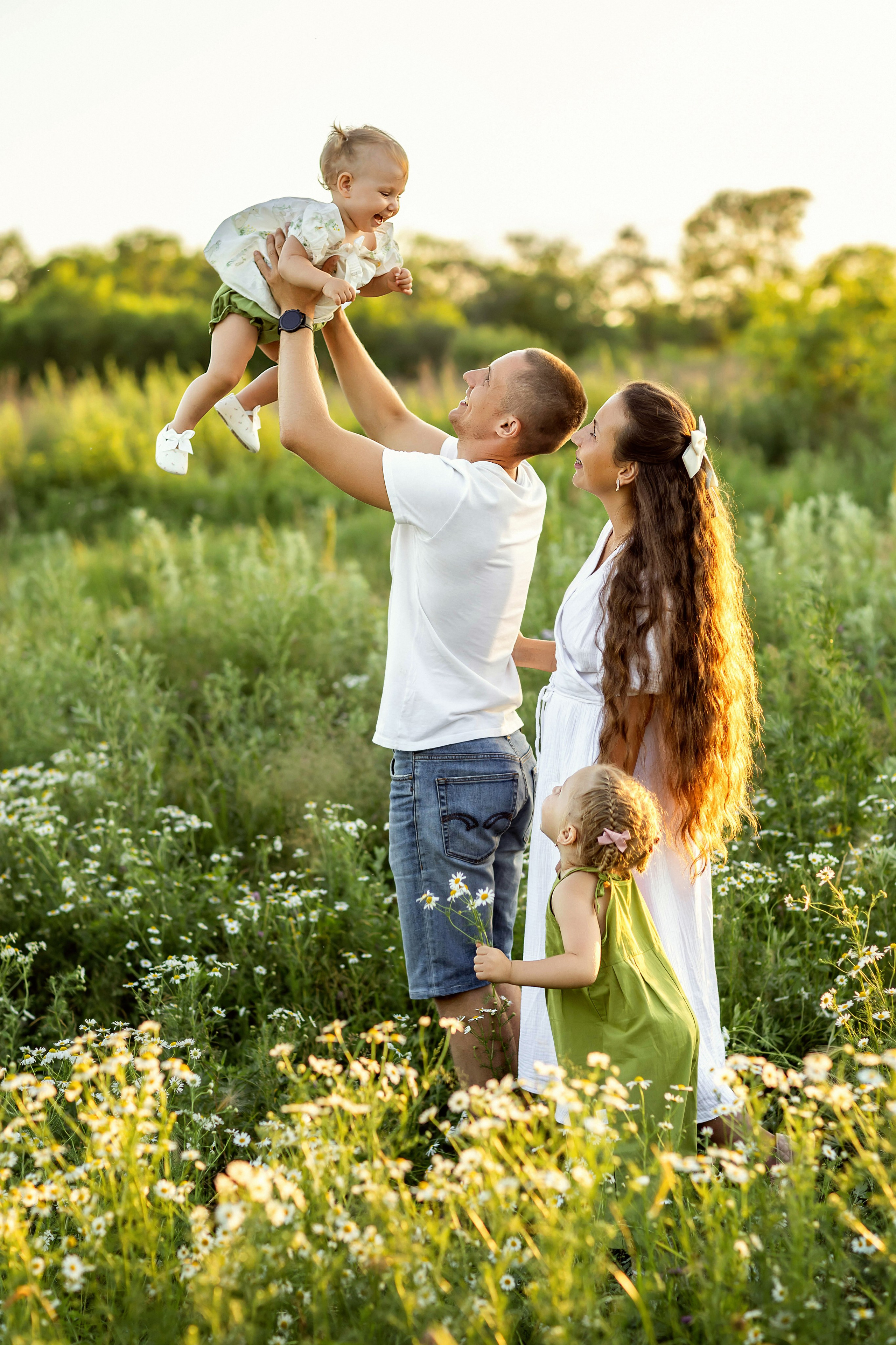 Летняя семейная фотосессия в поле. Детский и семейный фотограф Елена Воропаева