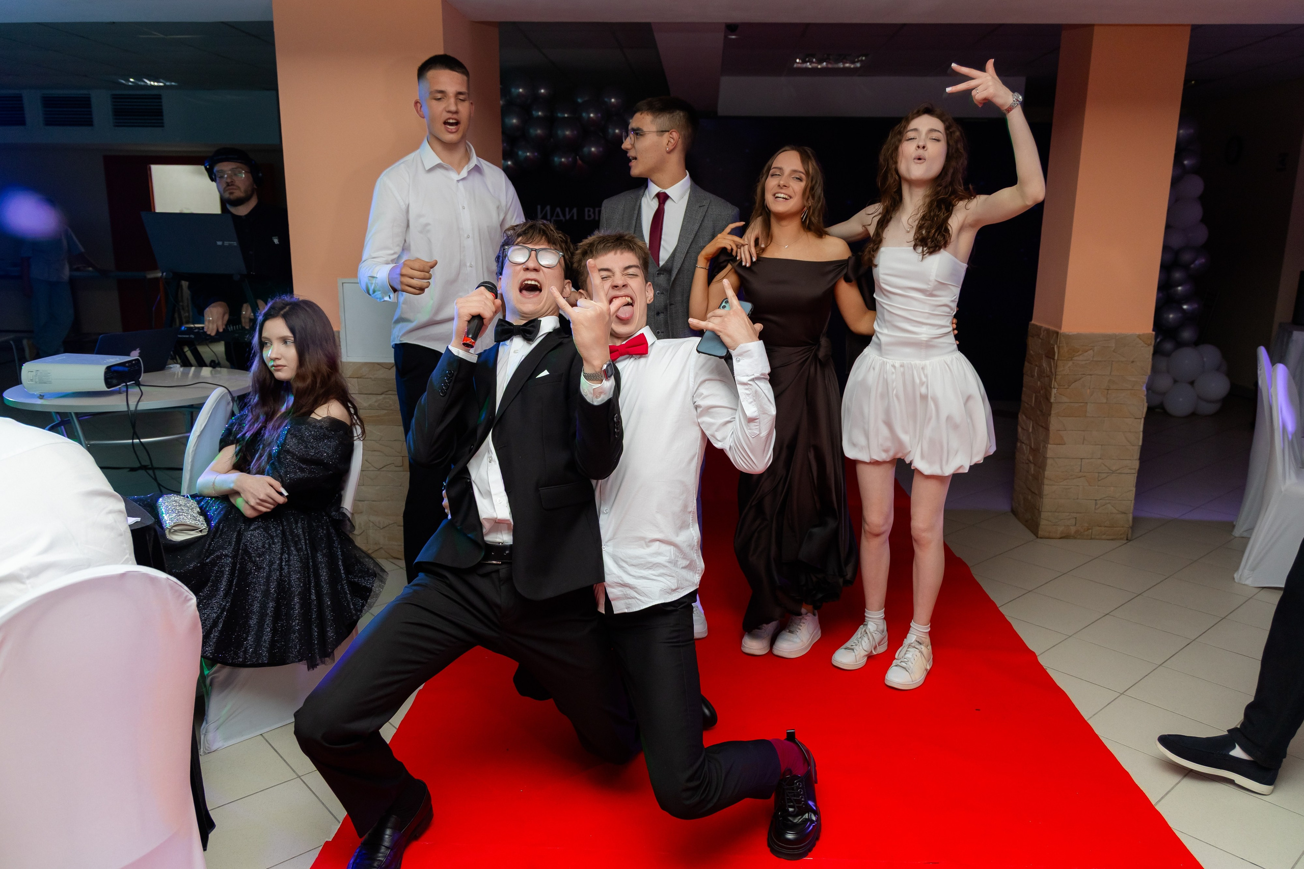 Школьный выпускной 2025 год в Минске, Беларуси. Свадебный фотограф в Минске/Беларуси Сергей Спиридонов